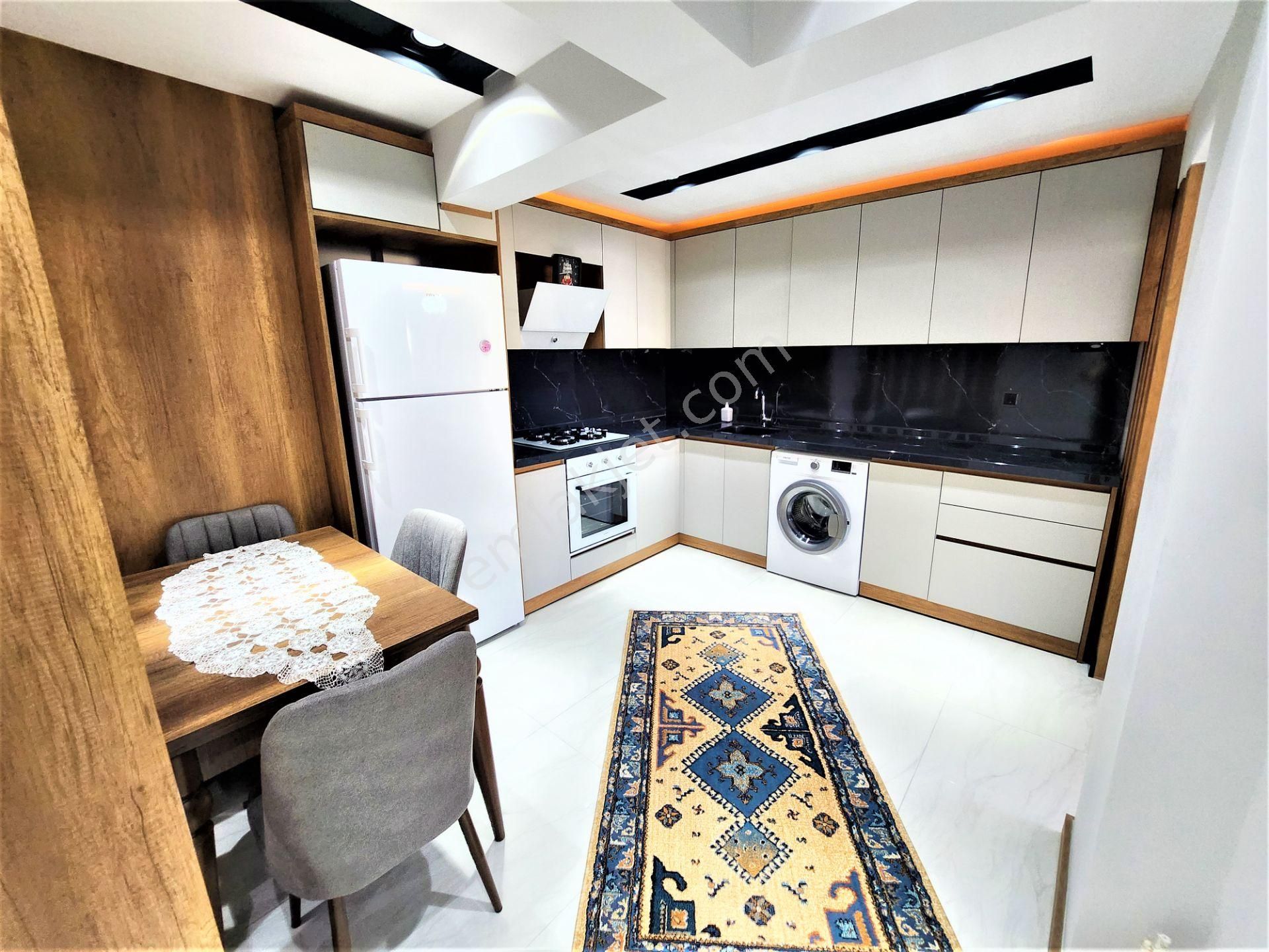 💢💢aktiften Akçay'da Standartların Ötesinde Ayrı Mutfaklı Eşyalı Denize 150mt 1+1 Daire