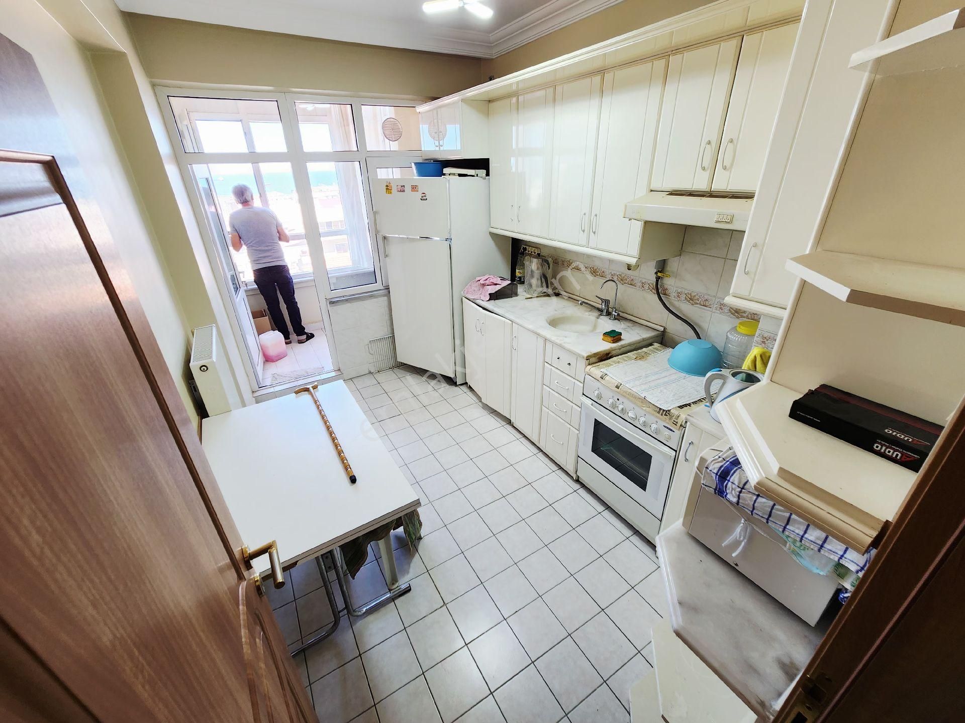 Gençbay Emlak'tan Gazidevlet Hastahanesi Civarında 3+1 Deniz Manzaralı Ful Eşyalı Kiralıkdaire