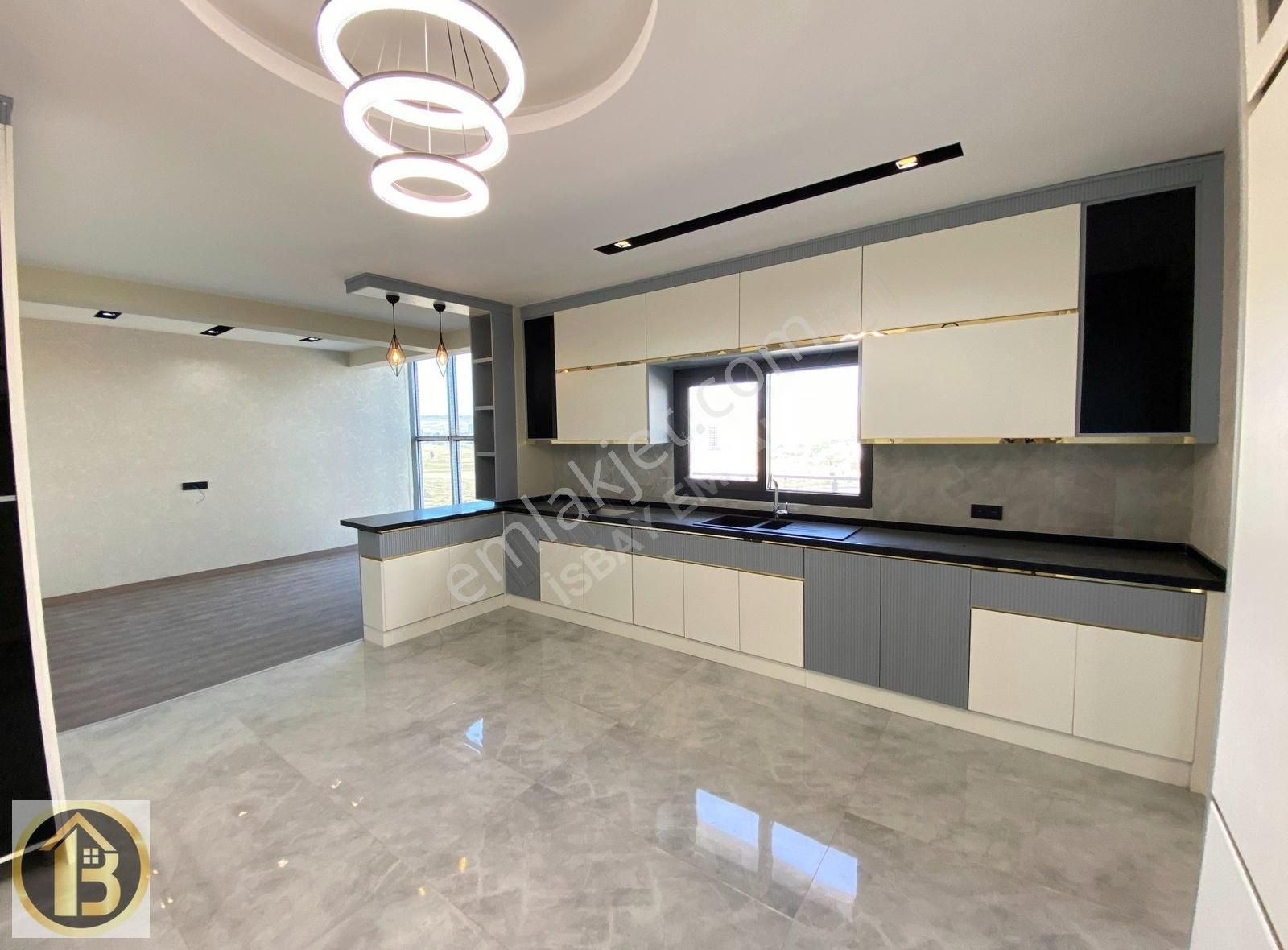 Beylerbeyi'nde 1. Katta Acil Satılık Satılık 5,5+1 Lüks Daire - Görsel 13