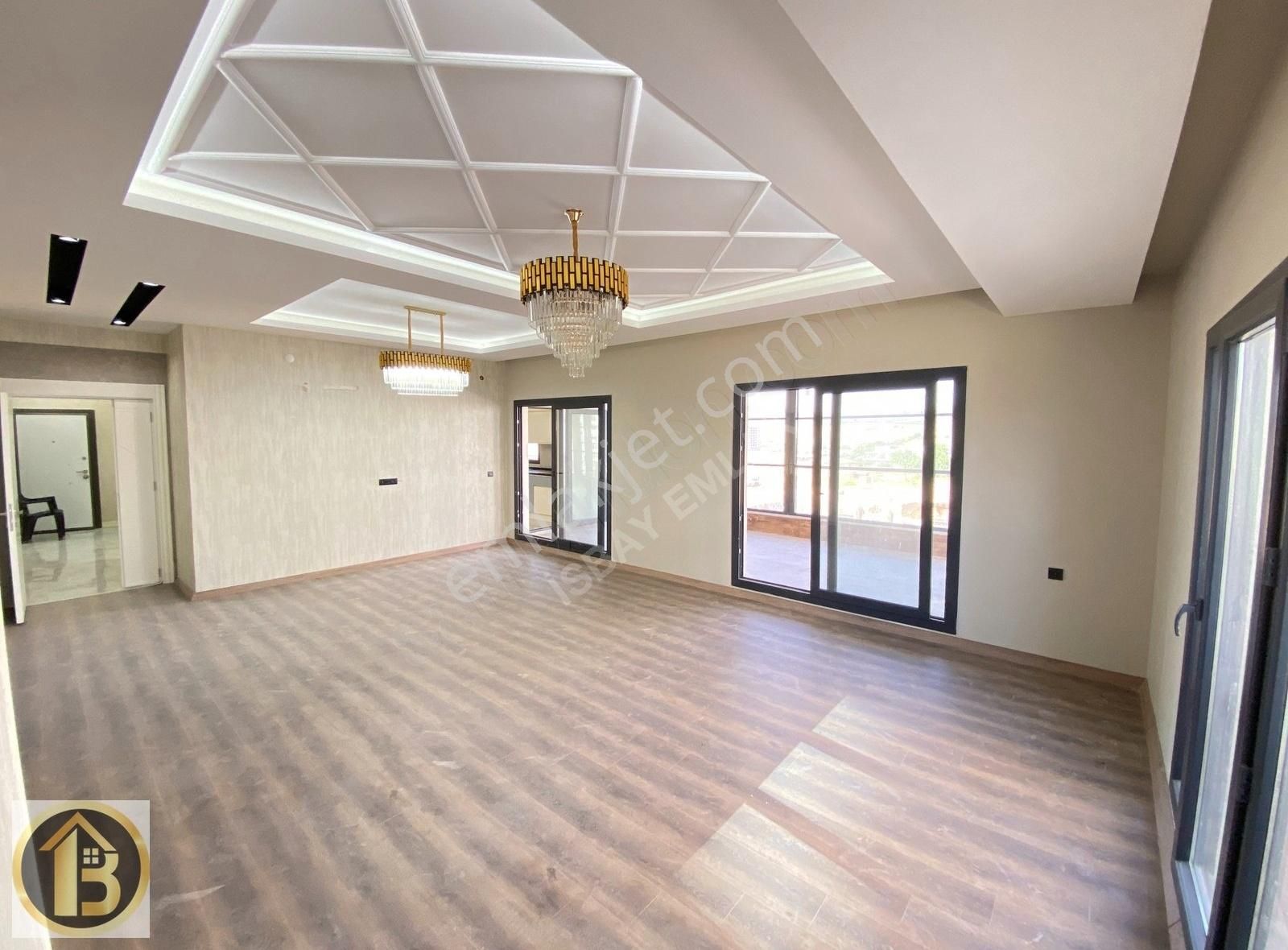 Beylerbeyi'nde 1. Katta Acil Satılık Satılık 5,5+1 Lüks Daire - Görsel 9