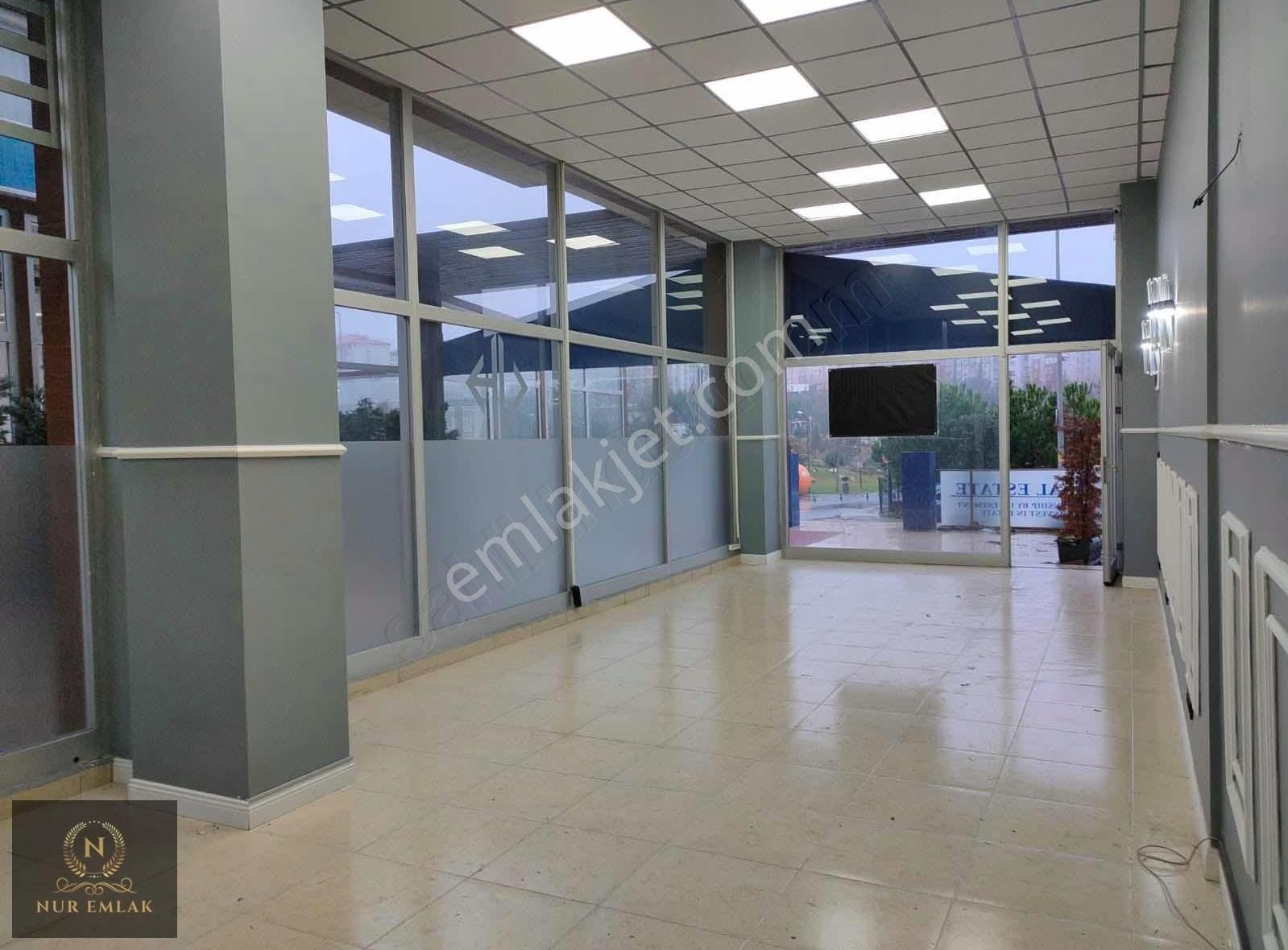 Vadi Ve Cadde Cephe'li İşlek Cadde Üzeri Boş Kiralık Dükkan