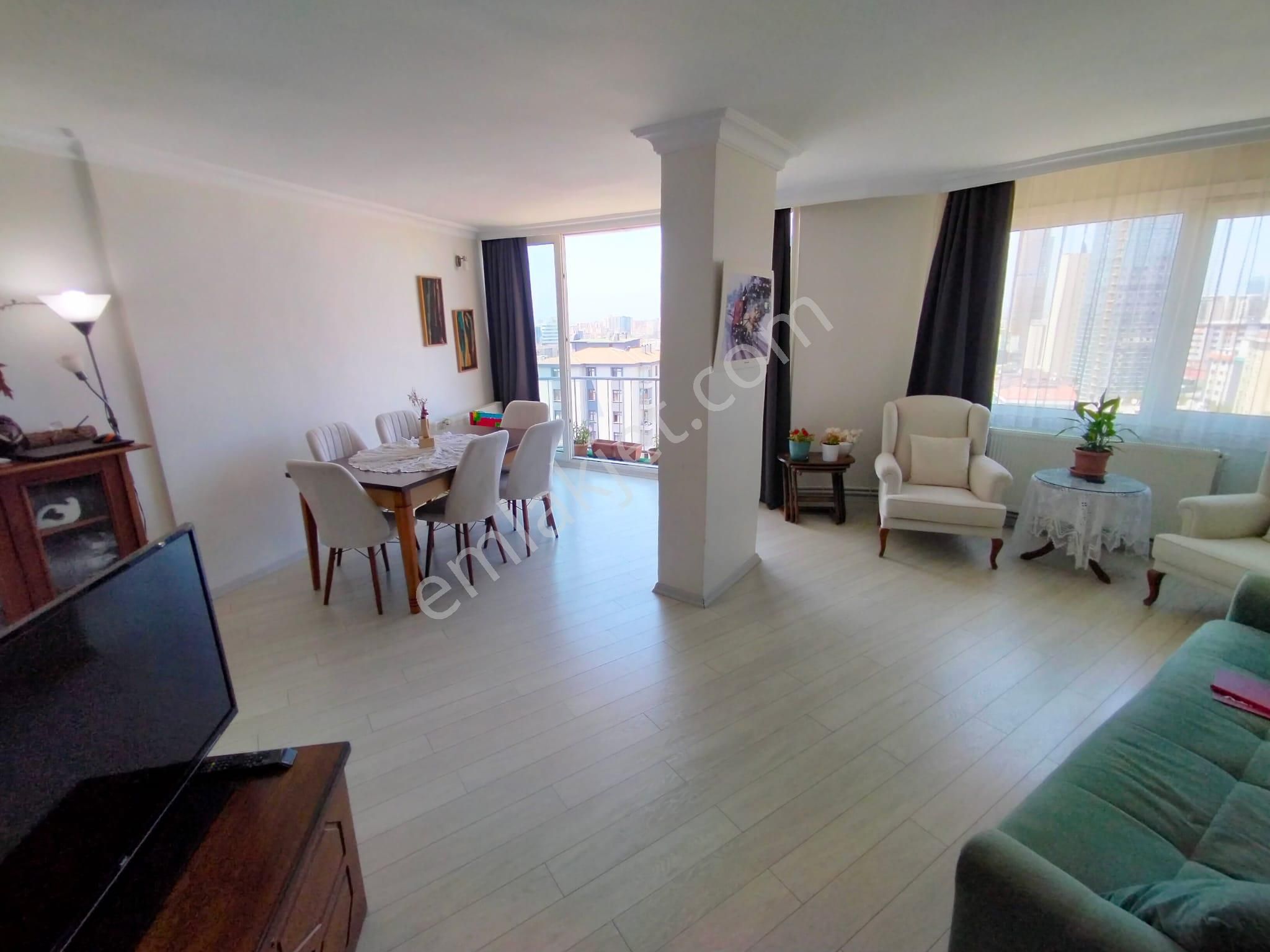 Ataşehir Küçükbakkalköy'de 2+1 Satılık Arakat Daire