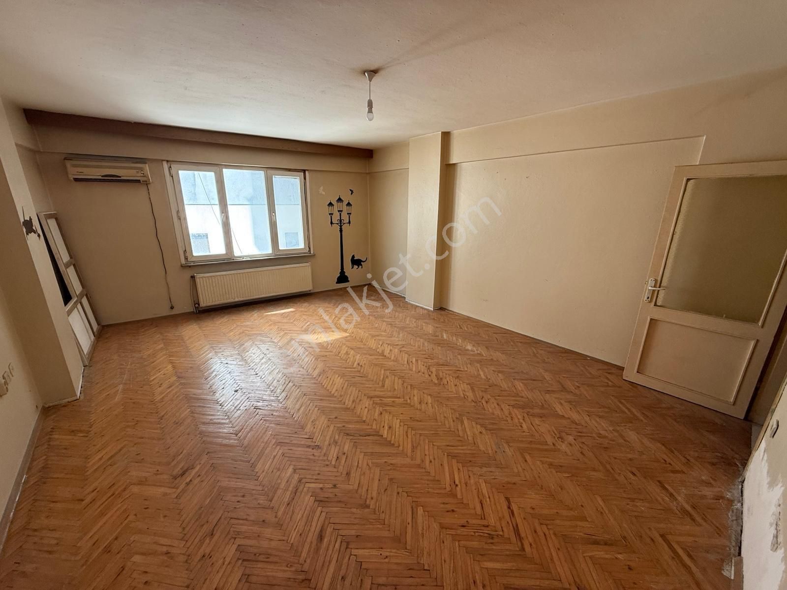 Kartal Merkez Kiralık 2+1 Belediye Minibüs Sahil Yolu Yakını