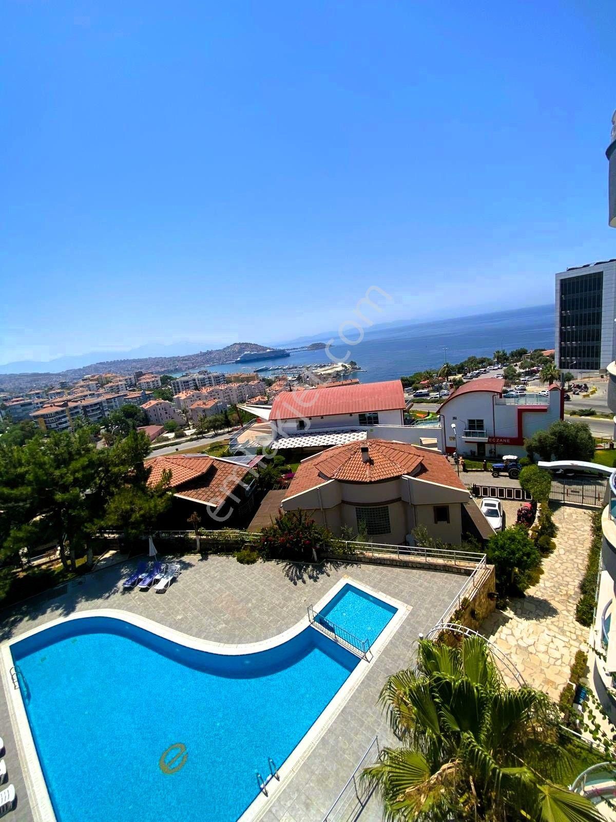 Kuşadası Marina Hastane Karşısı Eşyalı 3+1 Full Deniz Manzaralı Havuzlu Daire