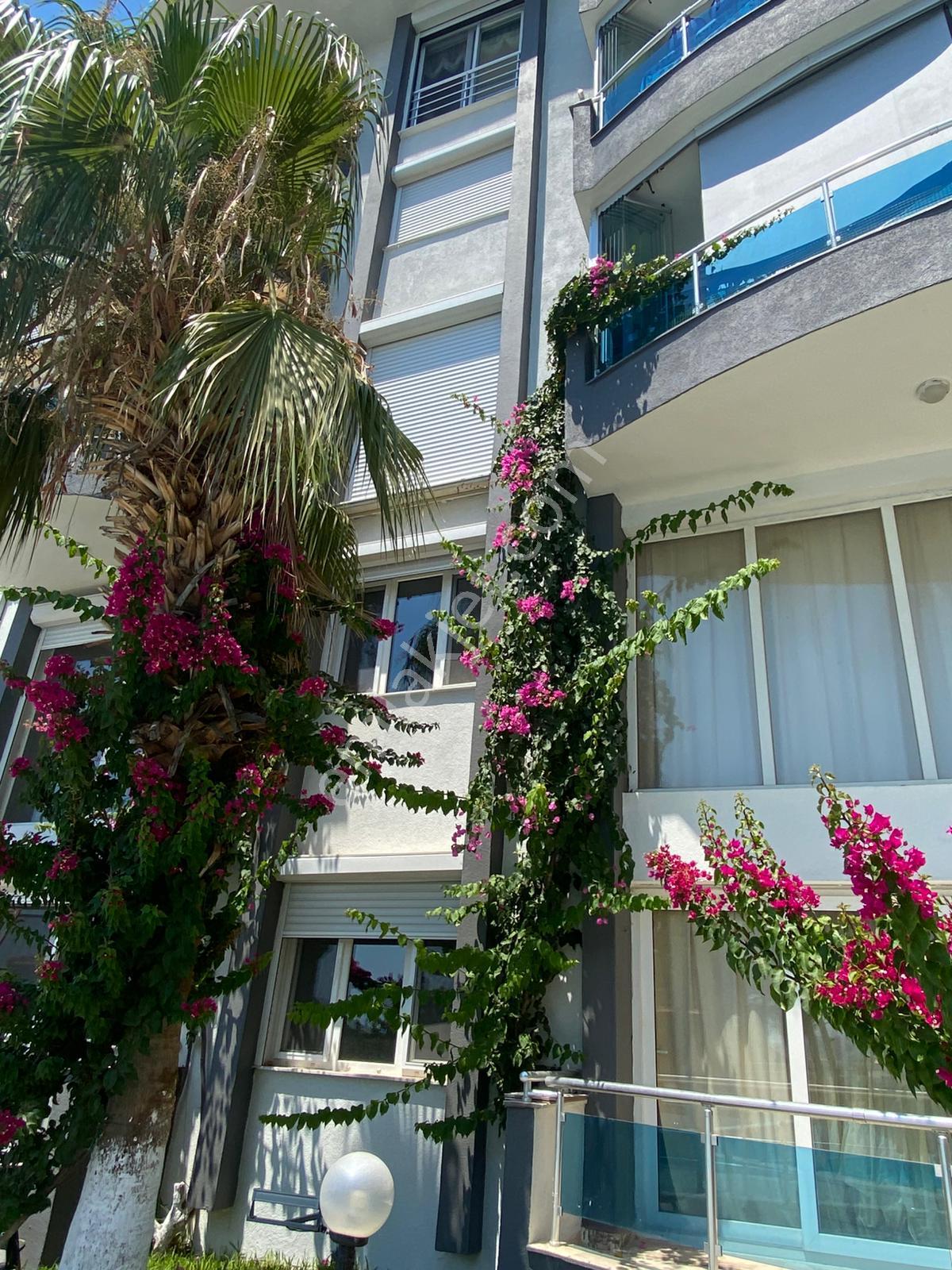 Kuşadası Marina Hastane Karşısı Eşyalı 3+1 Full Deniz Manzaralı Havuzlu Daire - Görsel 6