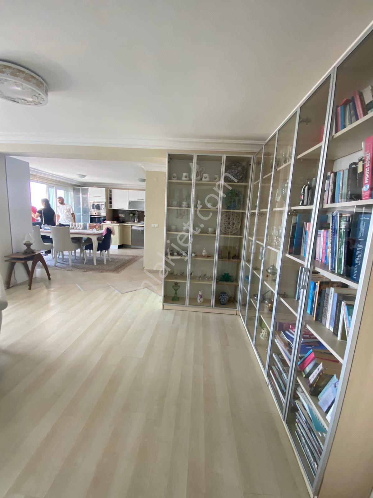 Kuşadası Marina Hastane Karşısı Eşyalı 3+1 Full Deniz Manzaralı Havuzlu Daire - Görsel 12