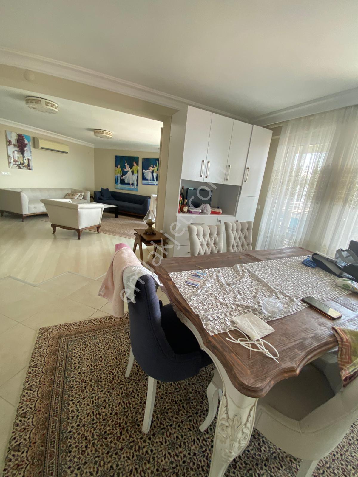 Kuşadası Marina Hastane Karşısı Eşyalı 3+1 Full Deniz Manzaralı Havuzlu Daire - Görsel 11