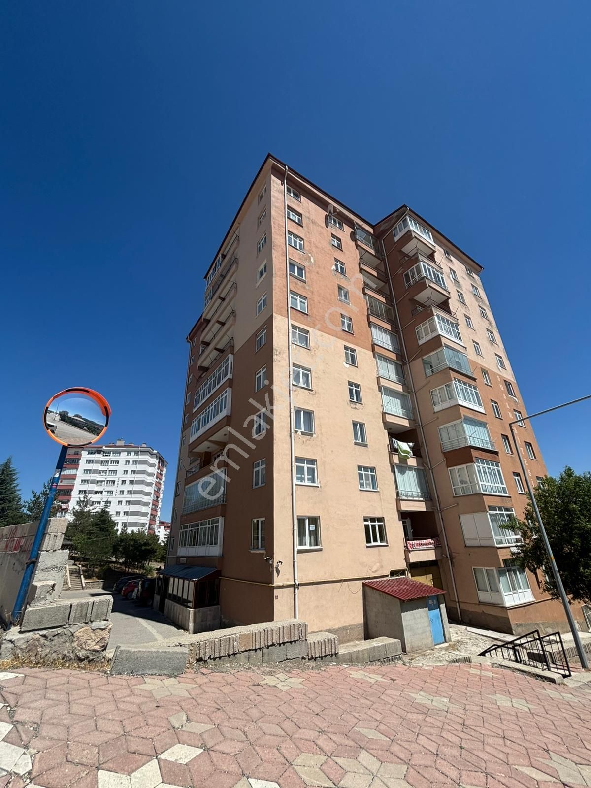 Epadan Karatepe Mahallesinde Acil Satlık 3+1 Daire