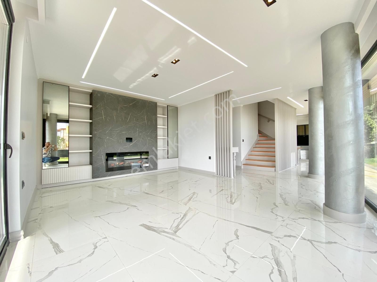 Yükselden Fulldeniz Manzaralı Tambağımsız Özel Tasarım 4+1 Villa