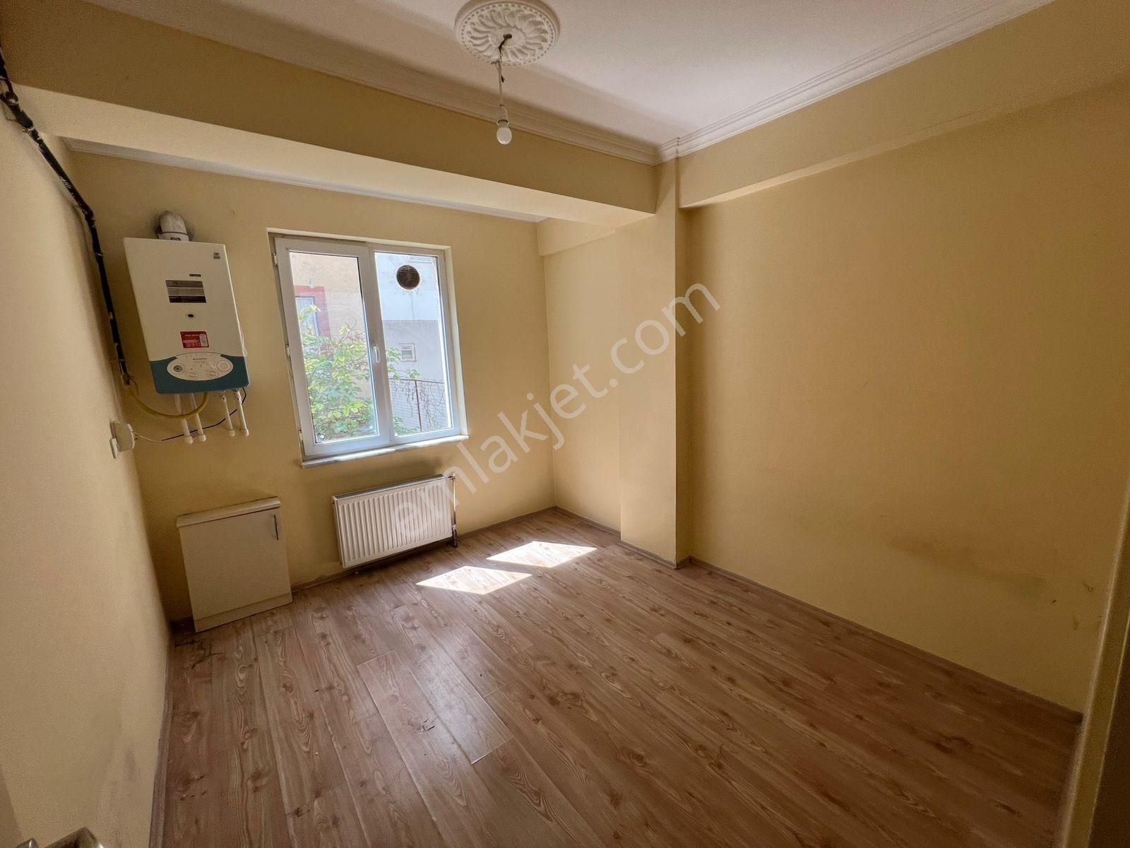 Akademi'den Eczacılık Yakını Depozitosuz Çift Cephe Kiralık 1+1 - Görsel 2