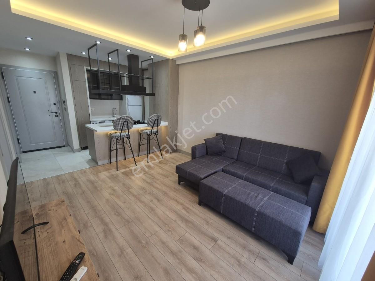 Kuruçeşme Mah. Havuzlu Site İçinde Full Eşyalı 1+1 Kiralık Daire