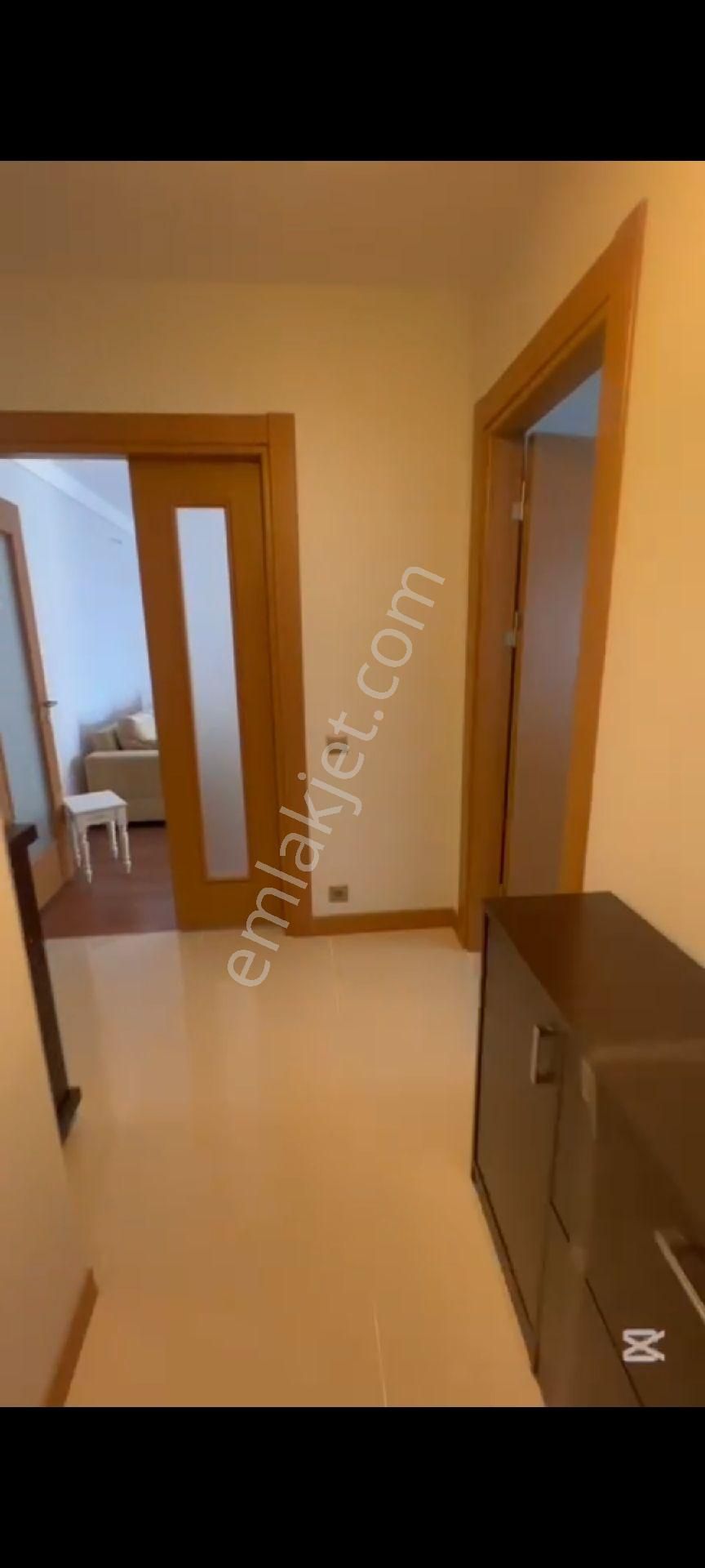 Metrobüste 50 Metre Mesafede Kiralık 2+1 Eşyalı Yada Esyasiz