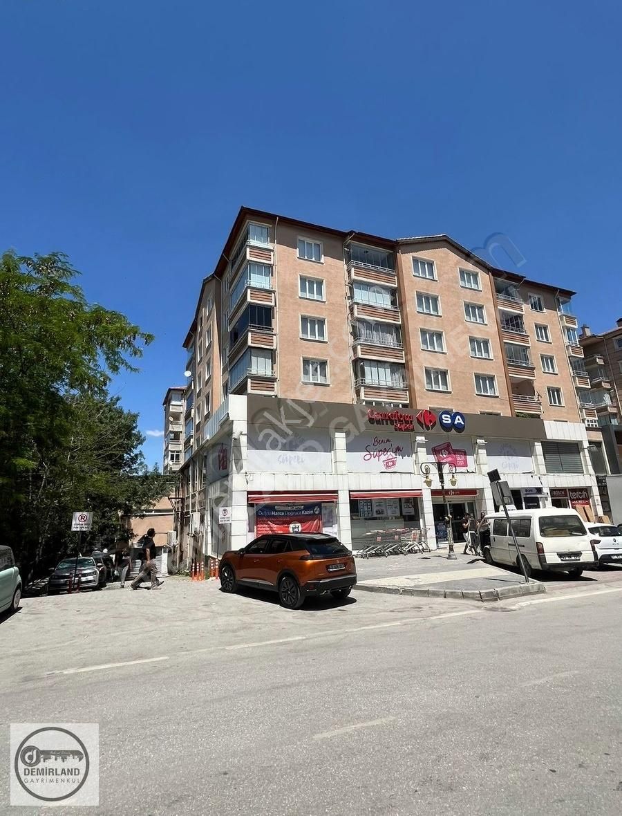 Demirland'dan Satılık Meydan Mahallesinde 3+1 Geniş Arakat Daire