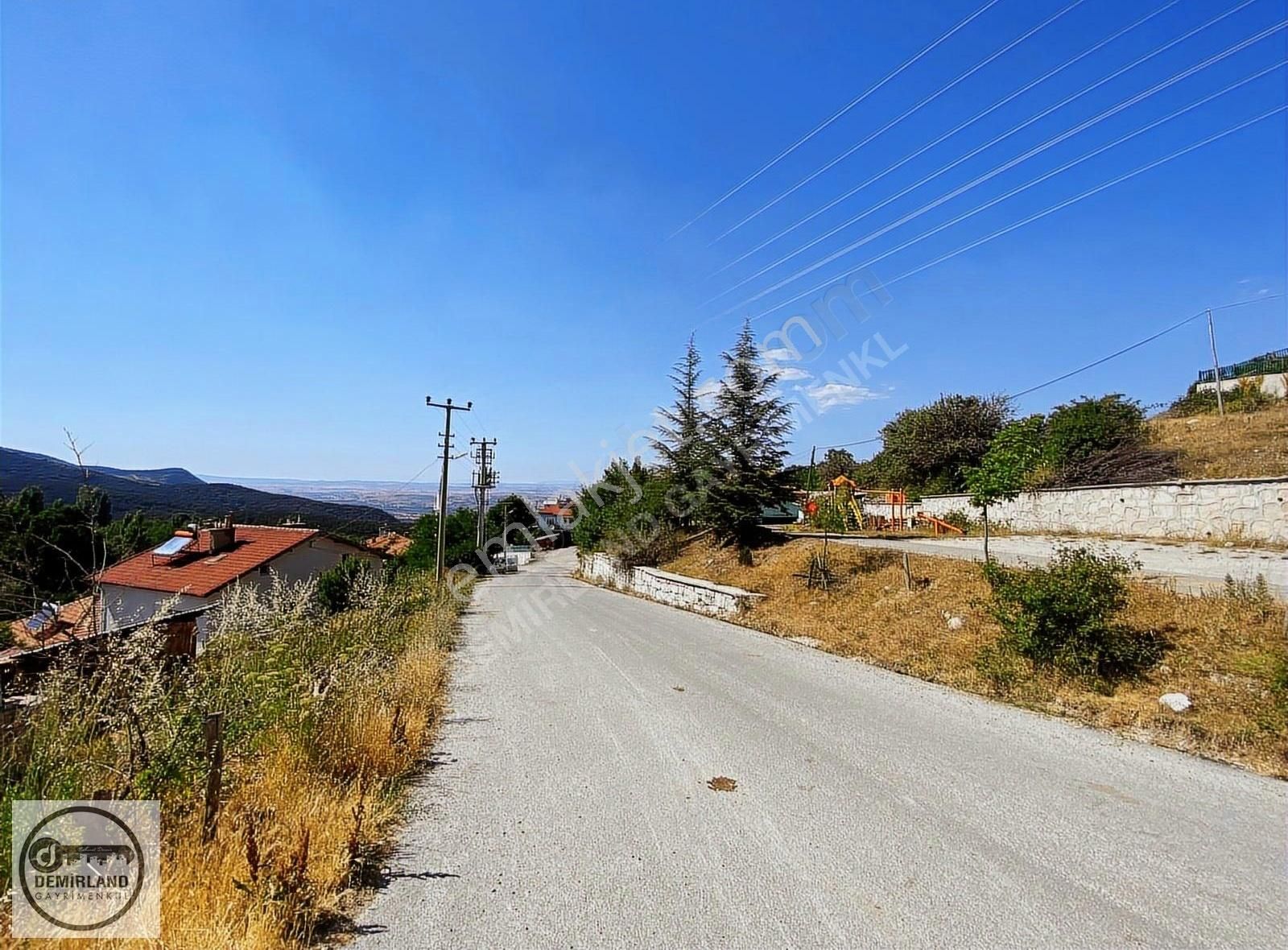 Demirlan'dan Satılık Merkez Aydoğdu'da Mahalle İçinde Bahçe