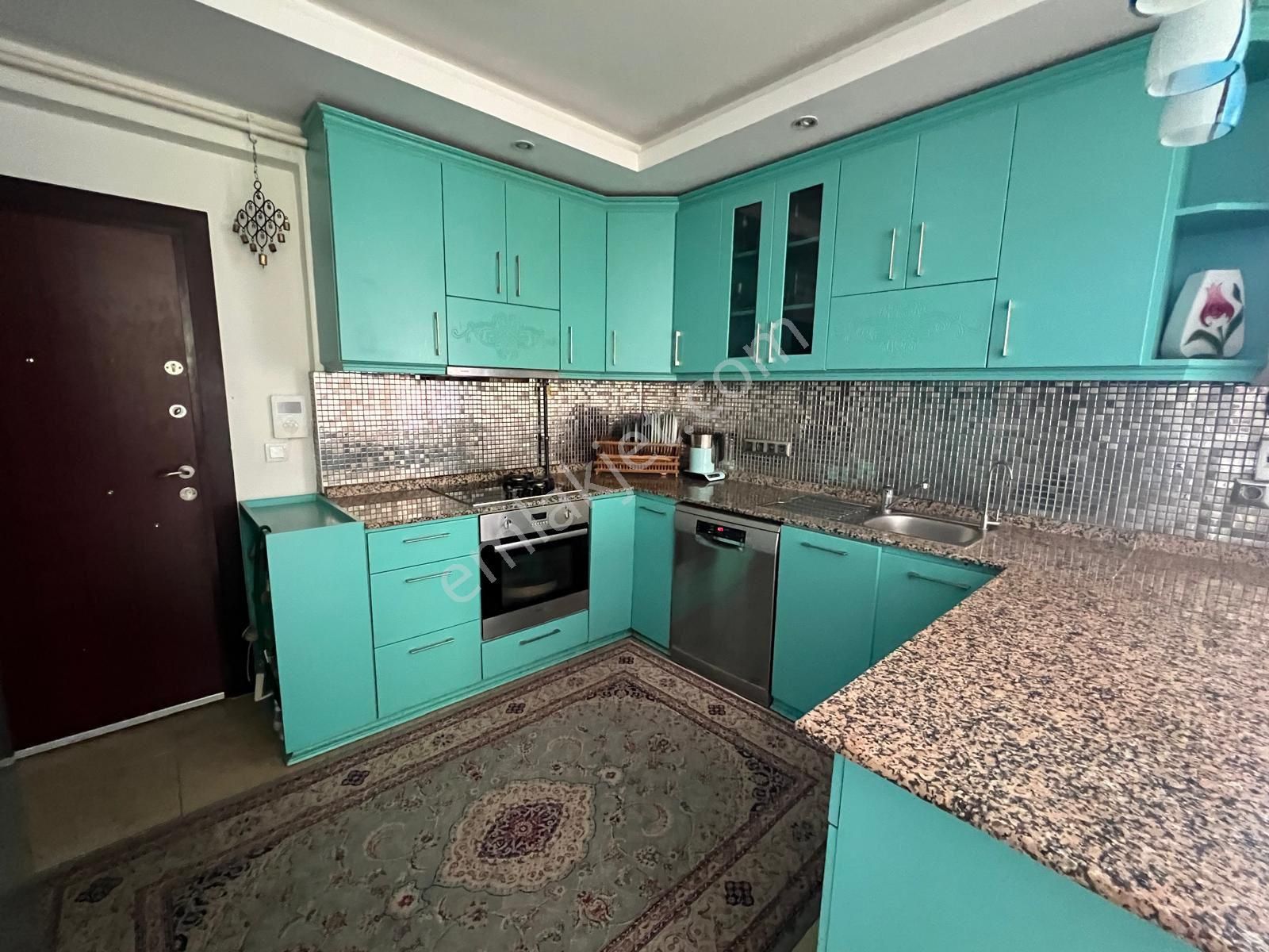 Denize 10 Dakika Mesafede Site İçi Bahçe Kullanımlı Geniş 3+1