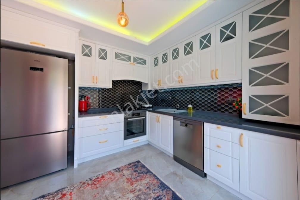 Stop’tan Karagedik’te 155m² Bahçe Kullanımlı Villa - Görsel 11
