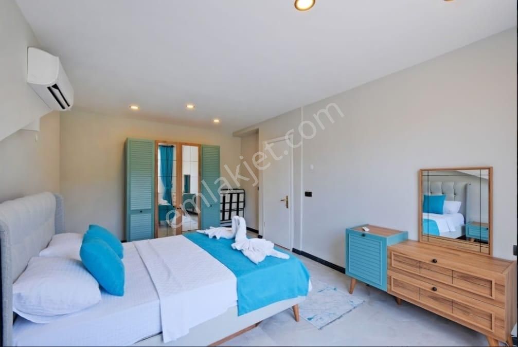 Stop’tan Karagedik’te 155m² Bahçe Kullanımlı Villa - Görsel 22