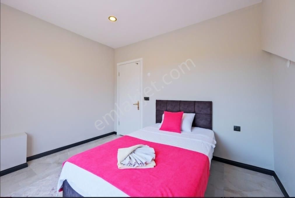Stop’tan Karagedik’te 155m² Bahçe Kullanımlı Villa - Görsel 20