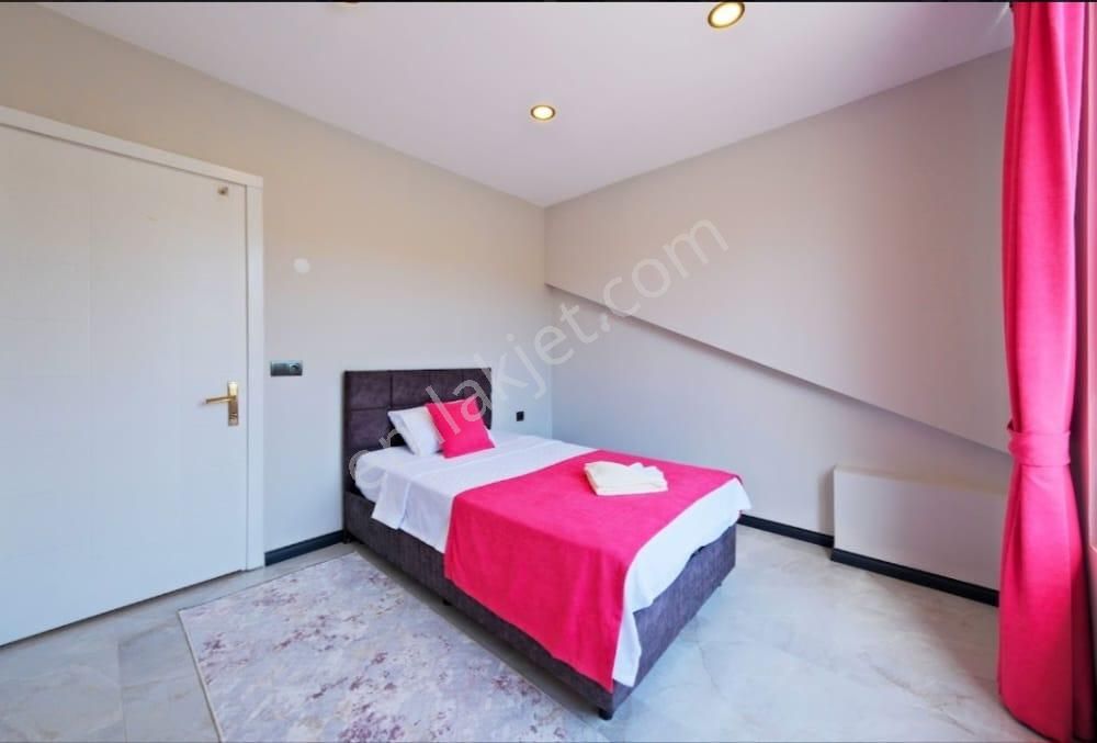 Stop’tan Karagedik’te 155m² Bahçe Kullanımlı Villa - Görsel 29