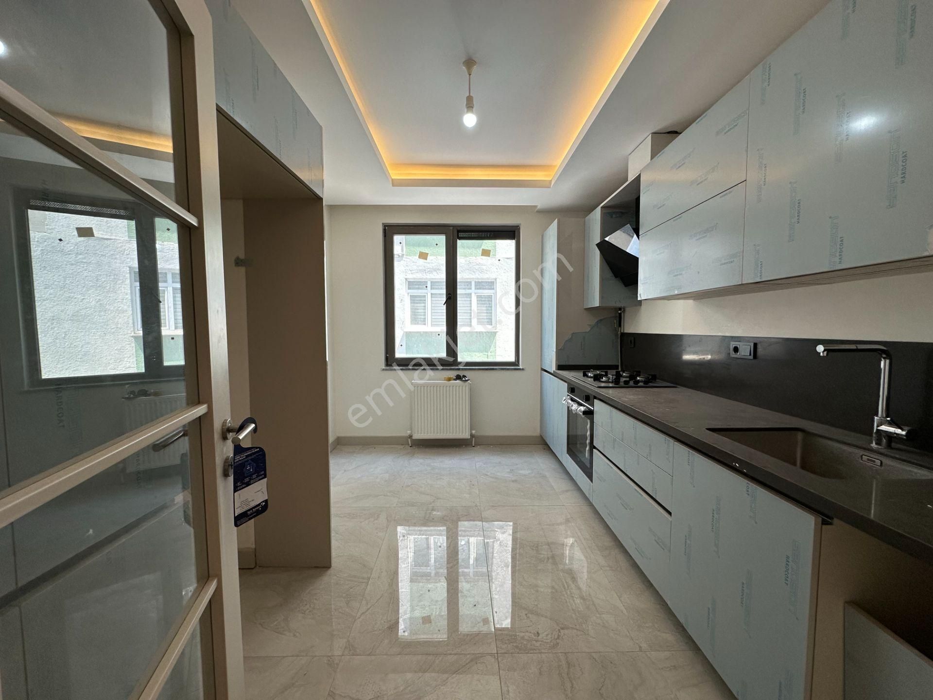Bahçelievler E 5 Ömür Plaza Yanı Sıfır Kiralık 3+1 Daire 130 M2