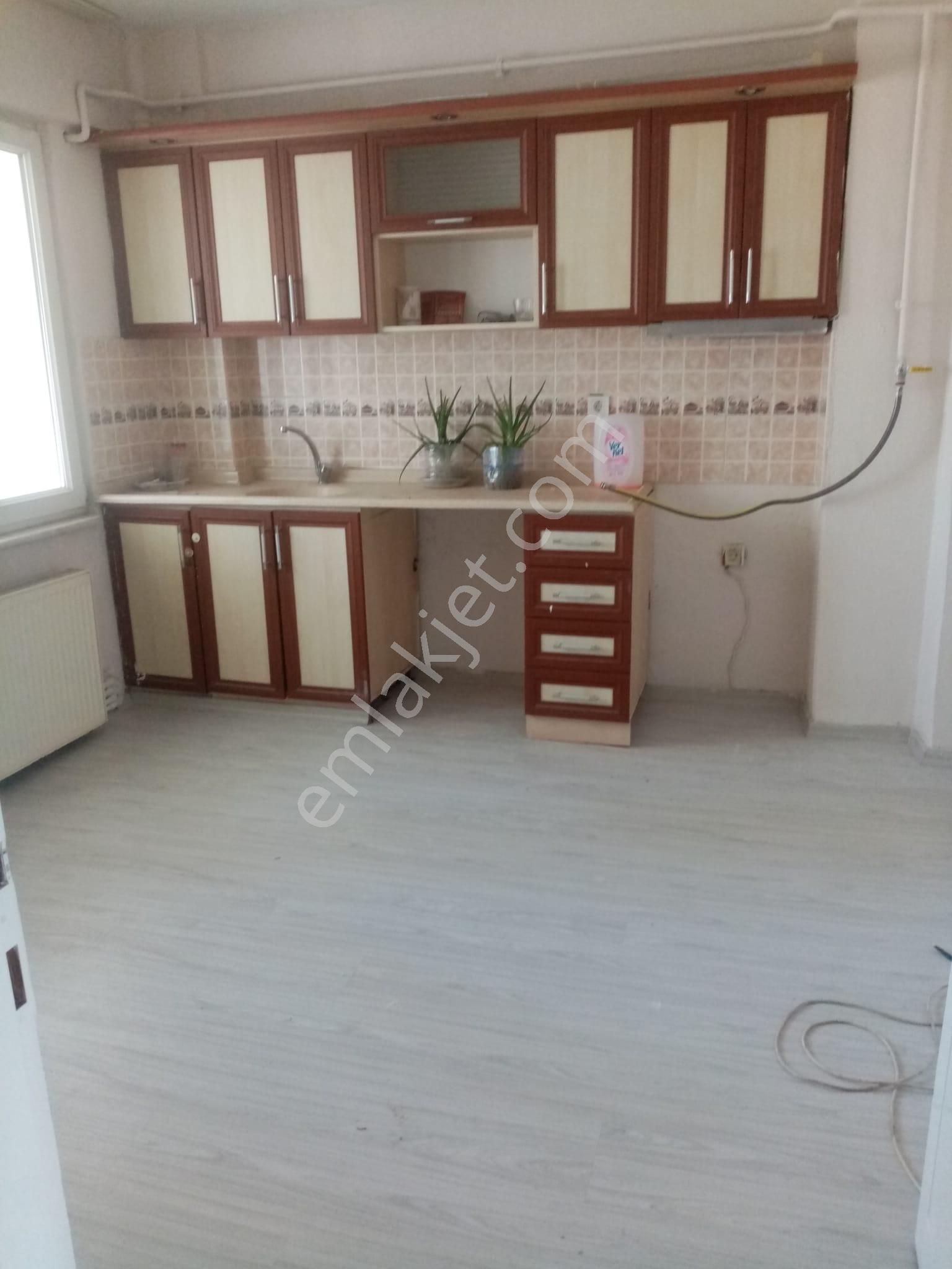 Balıkesir Bahçelievler.demirdağ Emlaktan Kiralık 2+1 Ara Kat Daire