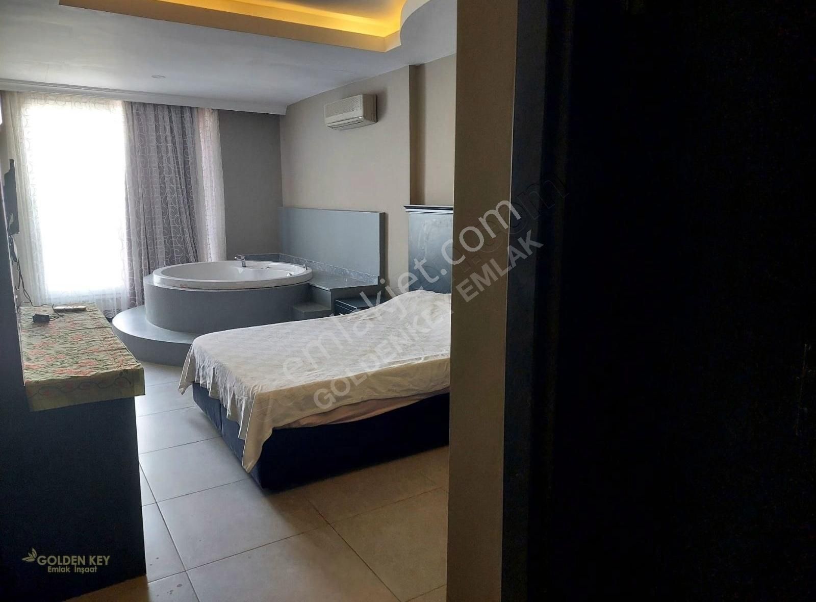 Merkezi Konumda Havuzlu Sitede 1+1 Uzun Dönem Kiralık Daire