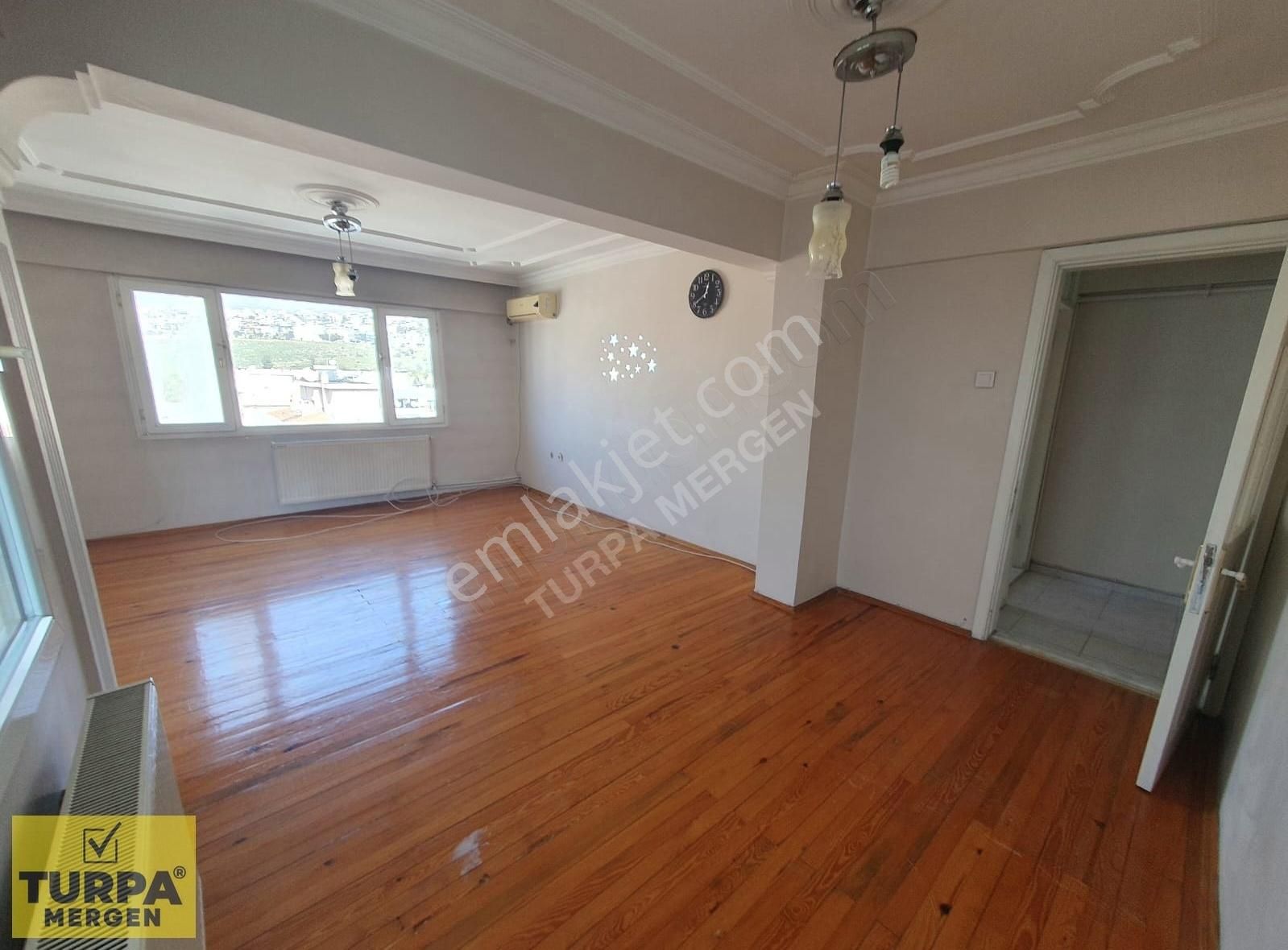 Kiralık Bornova'nın Kalbinde En İyi Lokasyonda 3+1 Daire