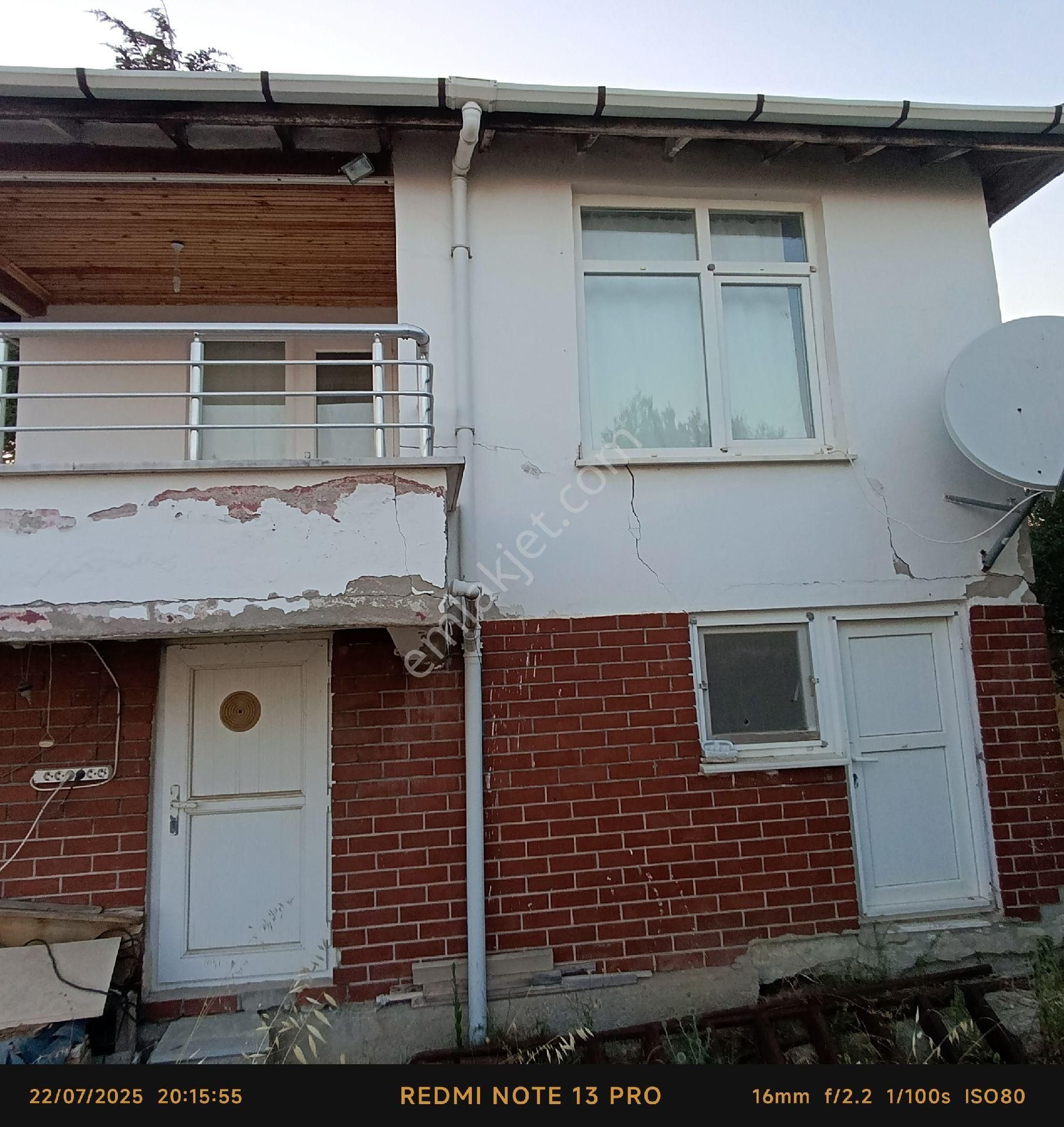 Şarköy İstiklal De 255 M2 Arsa İçinde Müstakil Ev