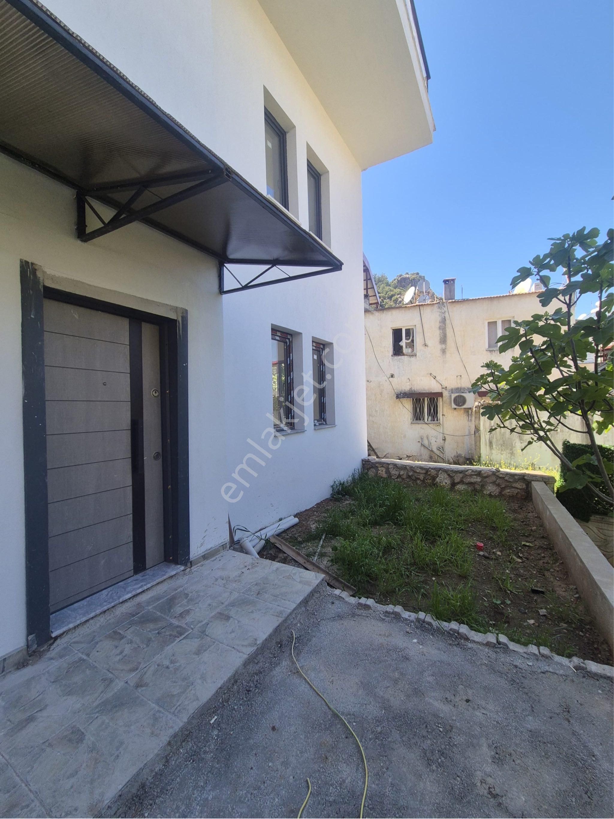 Fethiye Merkezde Büyük 1+1 Özel Bahçe Sıfır Zemin 3290 Tl