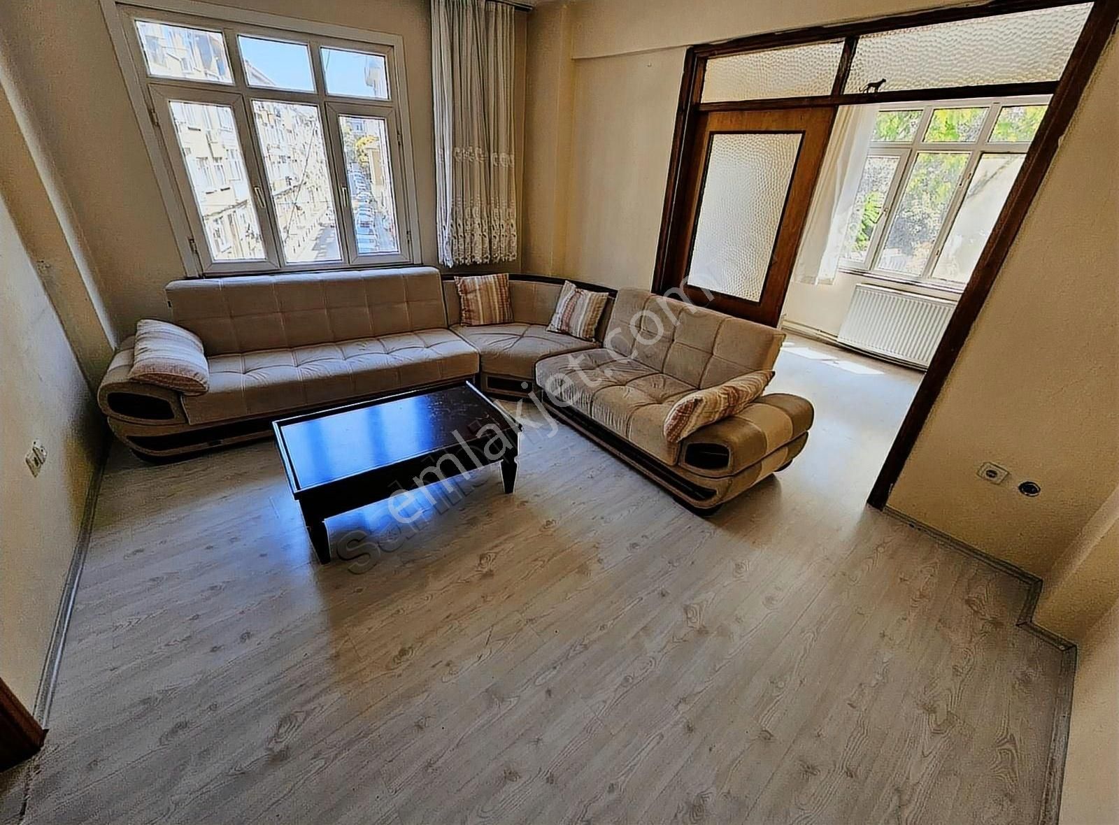 Üsküdar Merkeze 2+1 Köşe Bina 2. Kat Kısmı Eşyalı Kombili Daire