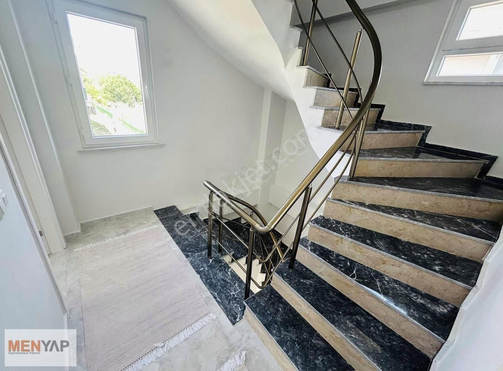 Site İçerisinde Köşebaşı Eşyalı İskanlı 3+1 Müstakil Villa - Görsel 3