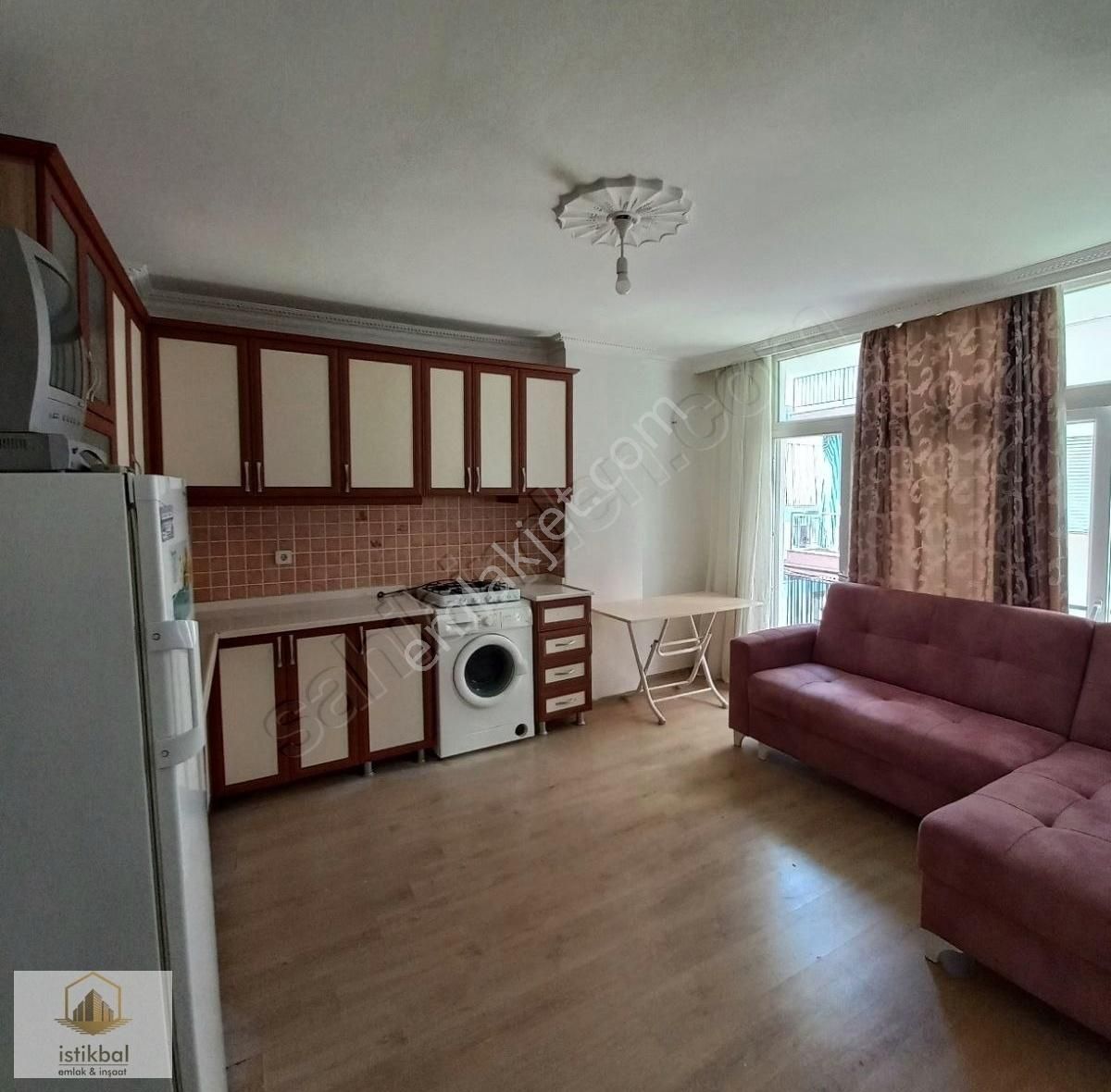 Antalya Merkezde Her Yere Ulaşımı Kolay 1+1 Katta Satılık Daire