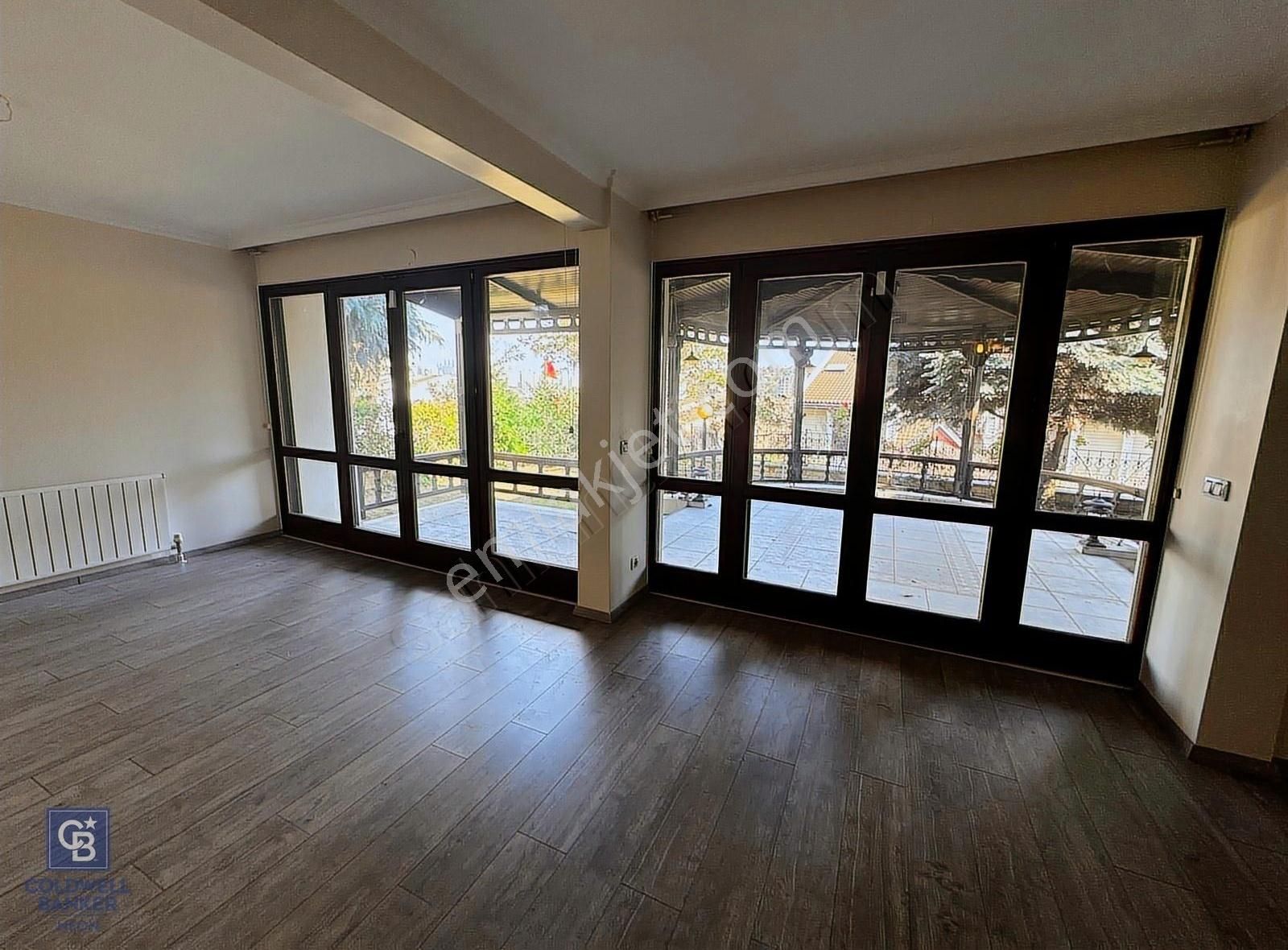 Bahçeşehir Satılık 5+2 Villa - Şelale Villaları