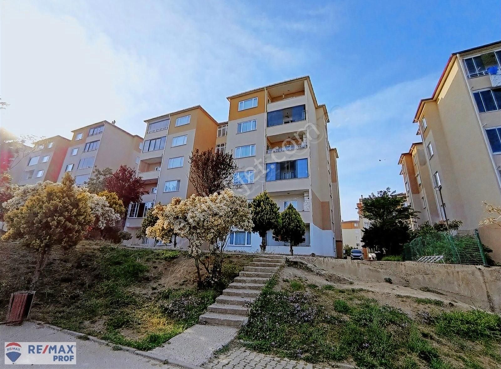 Re/max Prof Metin Avcı'dan Çağdaşkent Bahadırhan'da Satılık 3+1