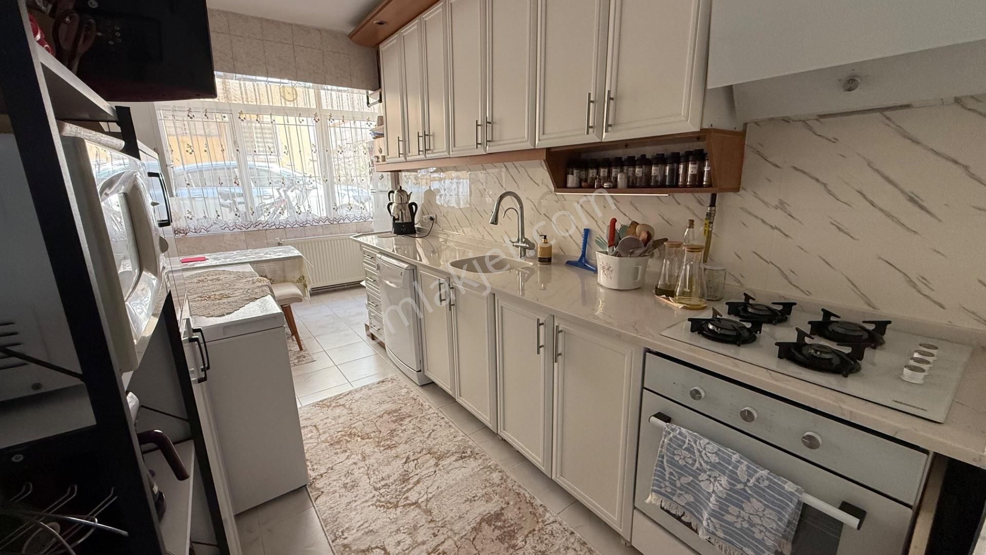 İzmir Atilla Mah. Otoparklı Masrasız Satılık 2+1 Daire