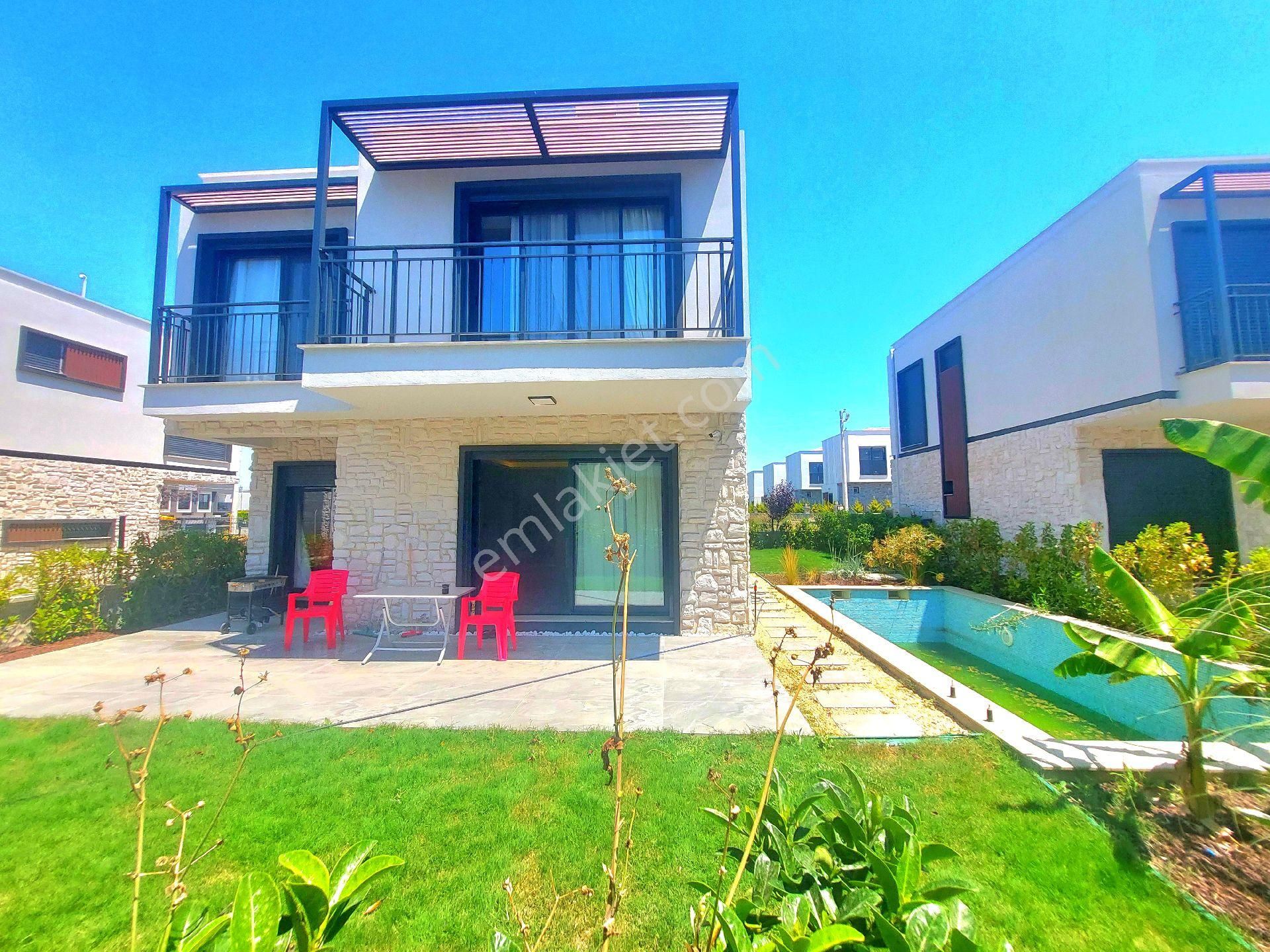 Güzelçamlıda Plaja Yakın Ful Eşyalı Özel Havuzlu 4+1 Tek Müstakil Sıfır Villa