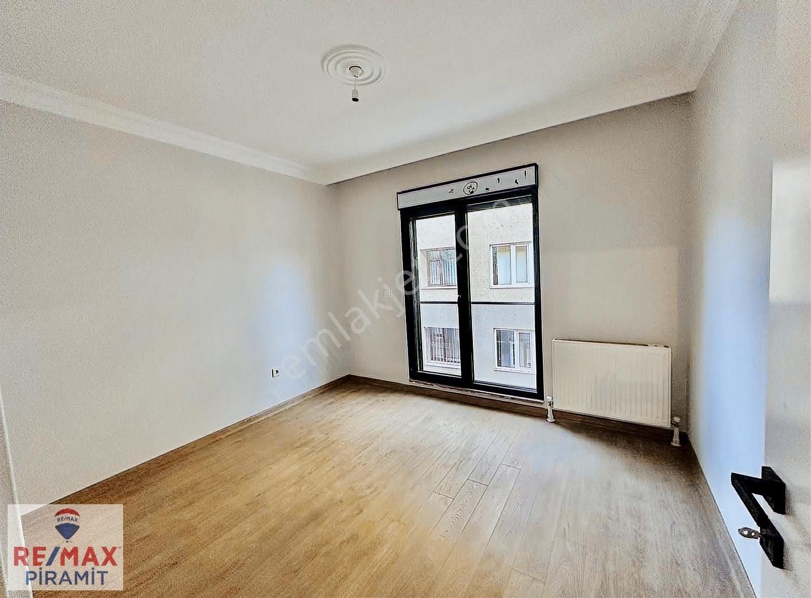 Salacak'ta Muhteşem Deniz Manzaralı Kiralık Daire