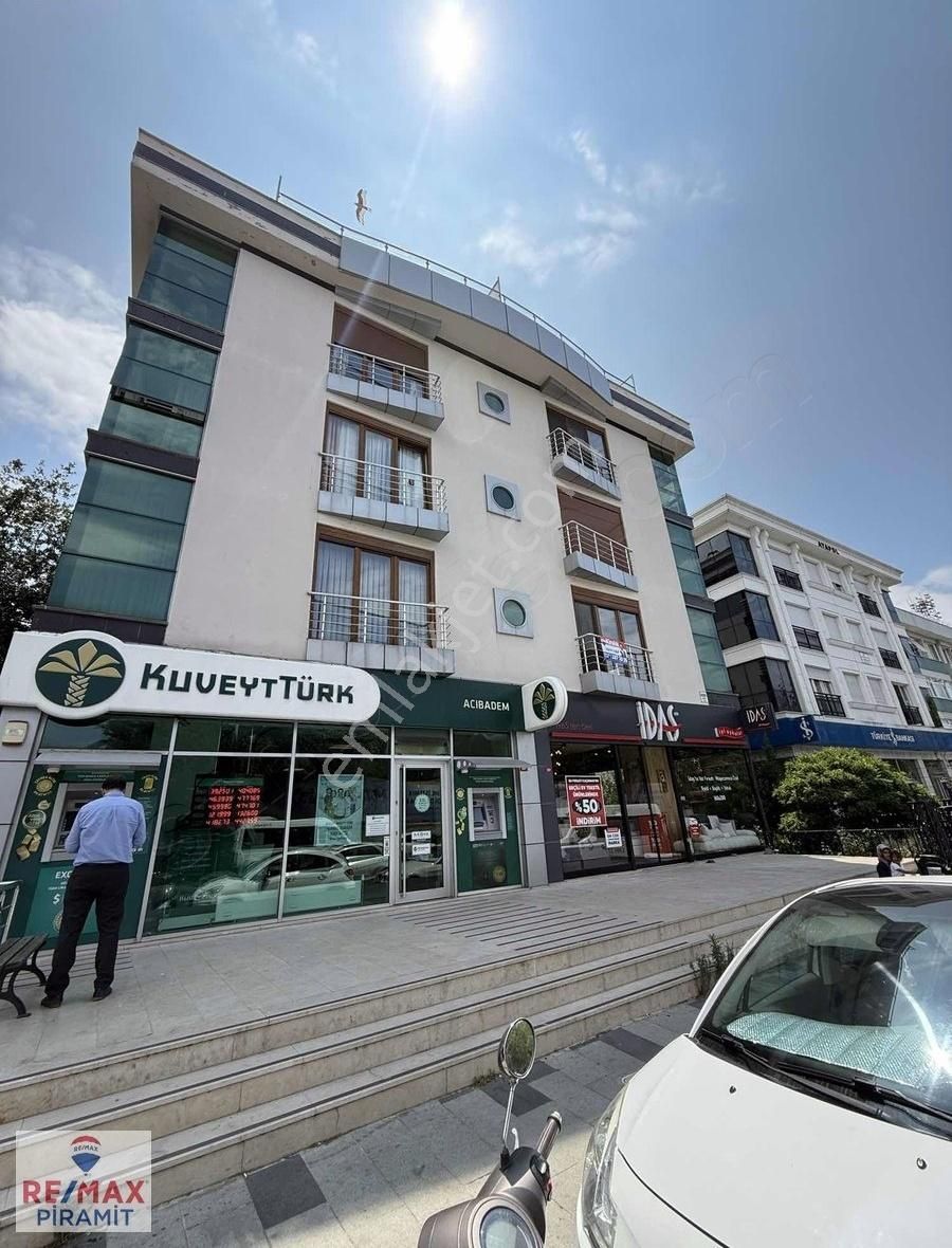 Acıbadem Caddesi Üzerinde Kiralık Fırsat Emsalsiz 4+1