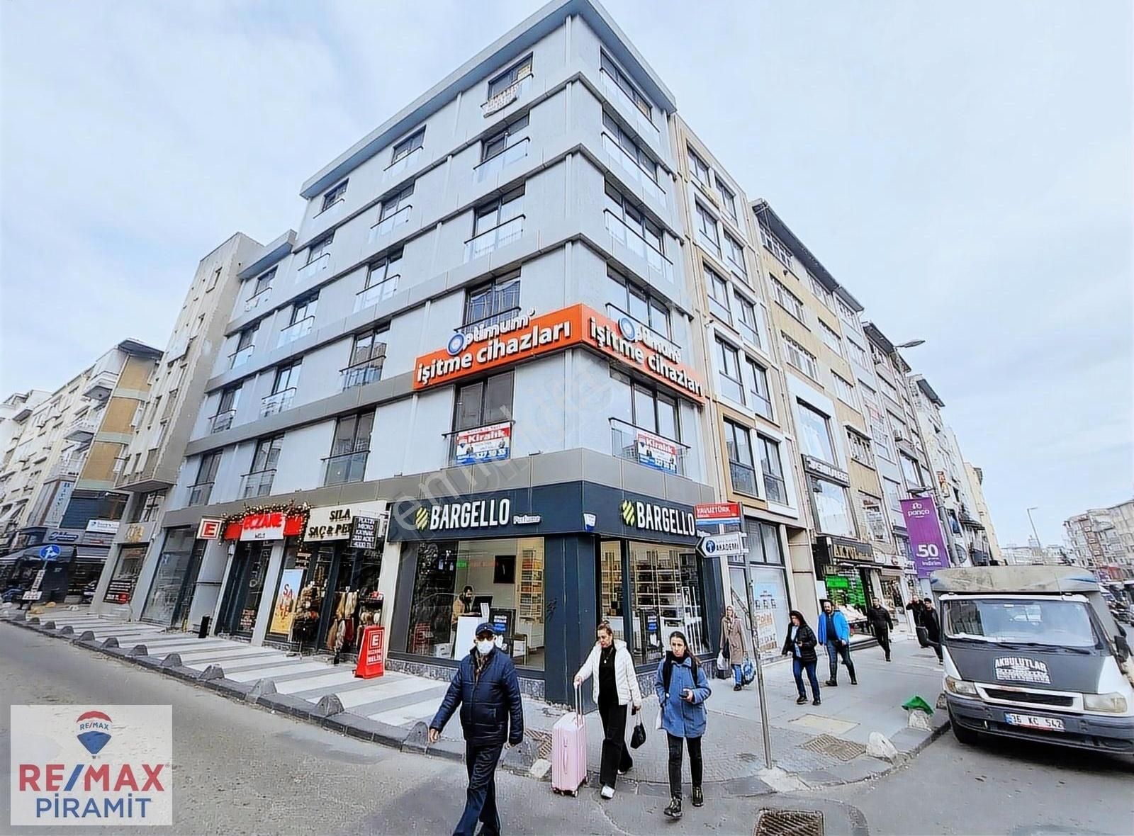 Söğütlüçeşme Caddesi Üzerinde Sıfır, 2+1 İşyeri...