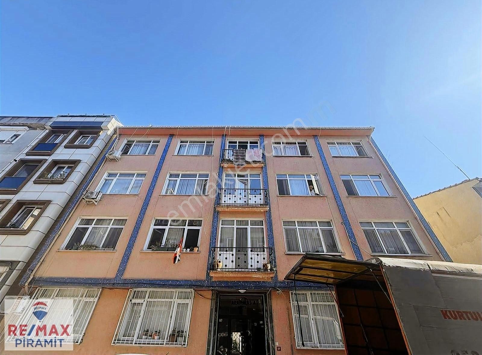 Üsküdar'da Yeri Ve Konumu Çok İyi Fırsat 2+1 - İlk Gelen Alır!