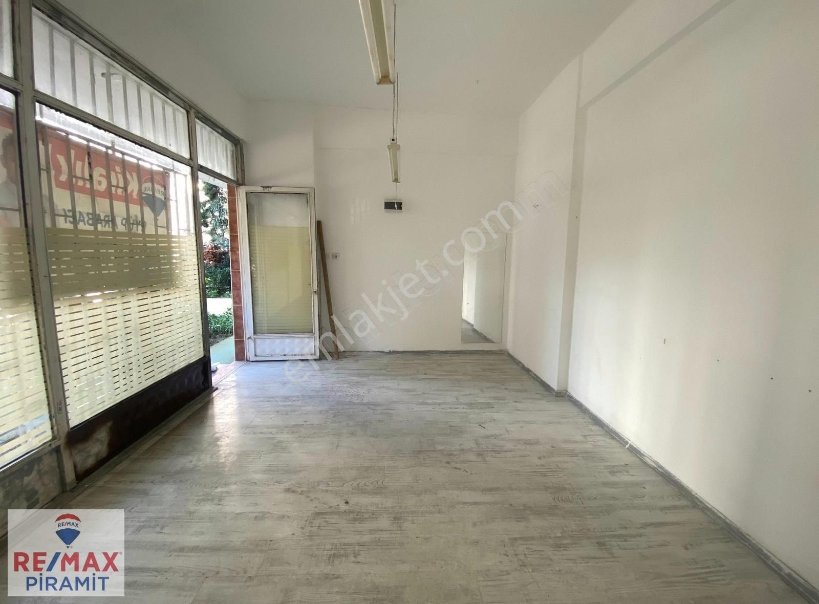 Sahrayıcedit Emintaş Sitesi Karşısı 20 M2 Kiralık Dükkan