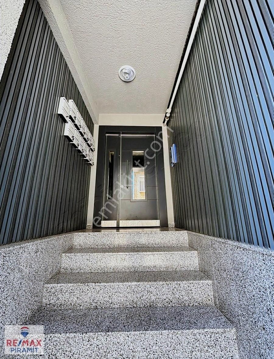Üsküdar Sultantepe Yeni Binada 140m2 Bahçe Dubleks Kiralık Daire