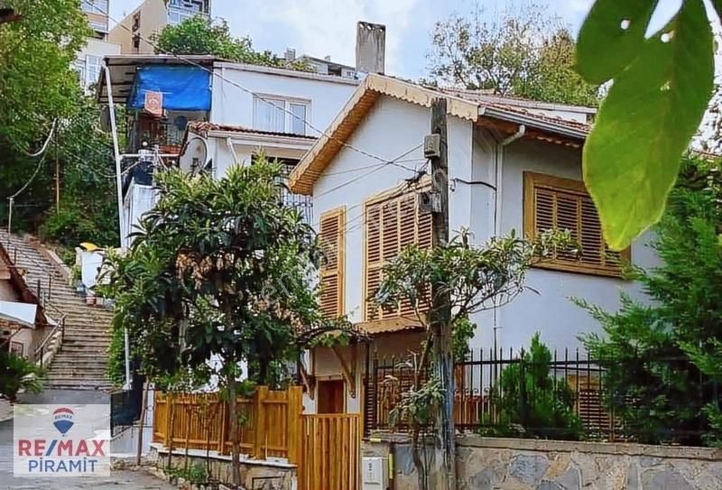 Kuzguncuk'da Özel Yapım Müstakil Ev - Yasin Gülşener