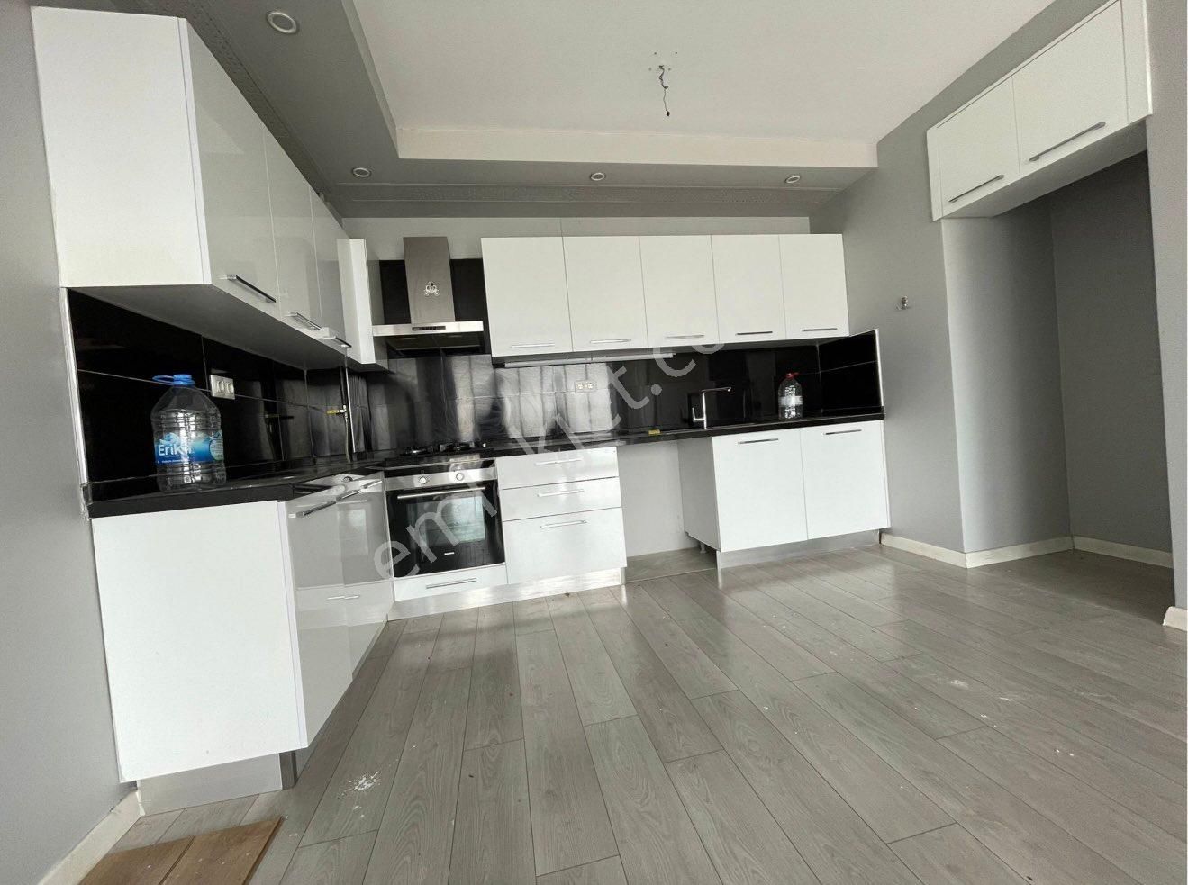 Full Donanımlı Sitede Giyinme Odalı Lüks 3+1 – Açık Mutfak, Havuzlu, Güvenlikli!