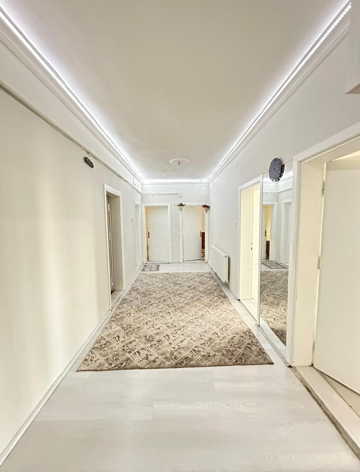 Elit Gayrimenkul'den Eski Garaj Civarı Satlık 185 M2 Fırsat Daire
