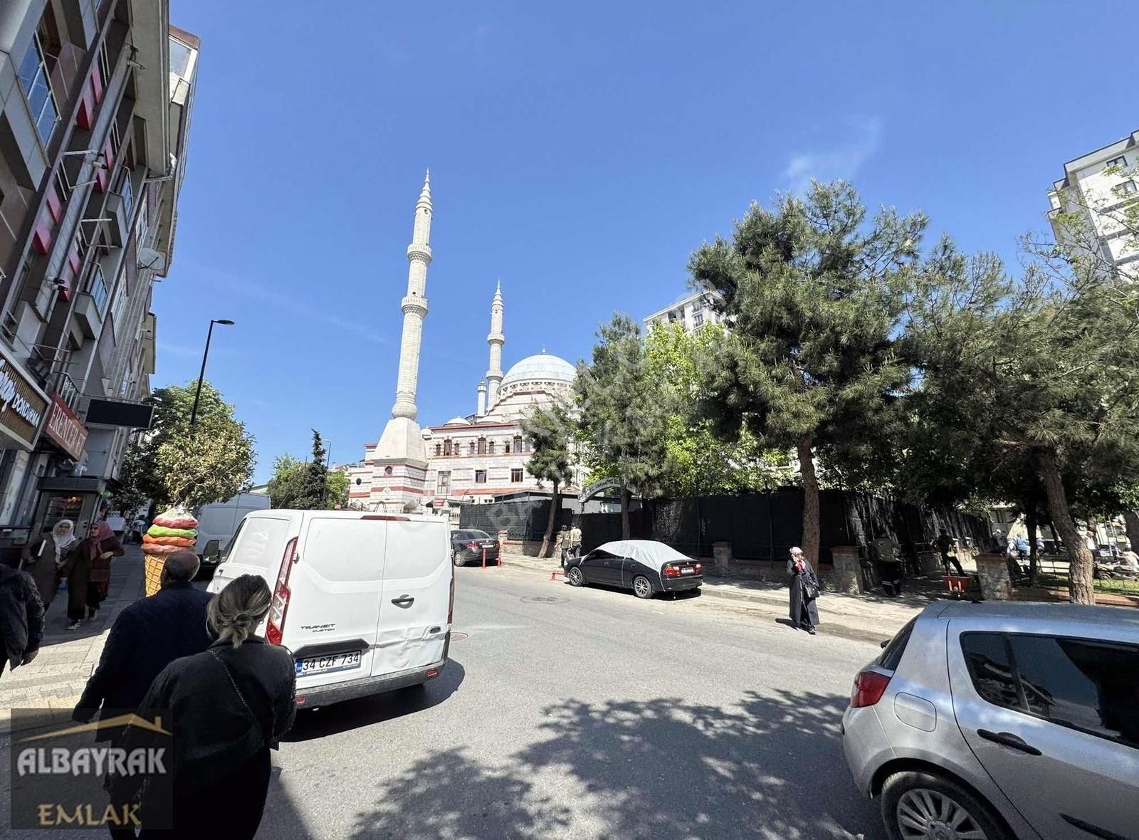 Albayrak Emlaktan 23 Nisan Caddesinde Depolu Dükkan