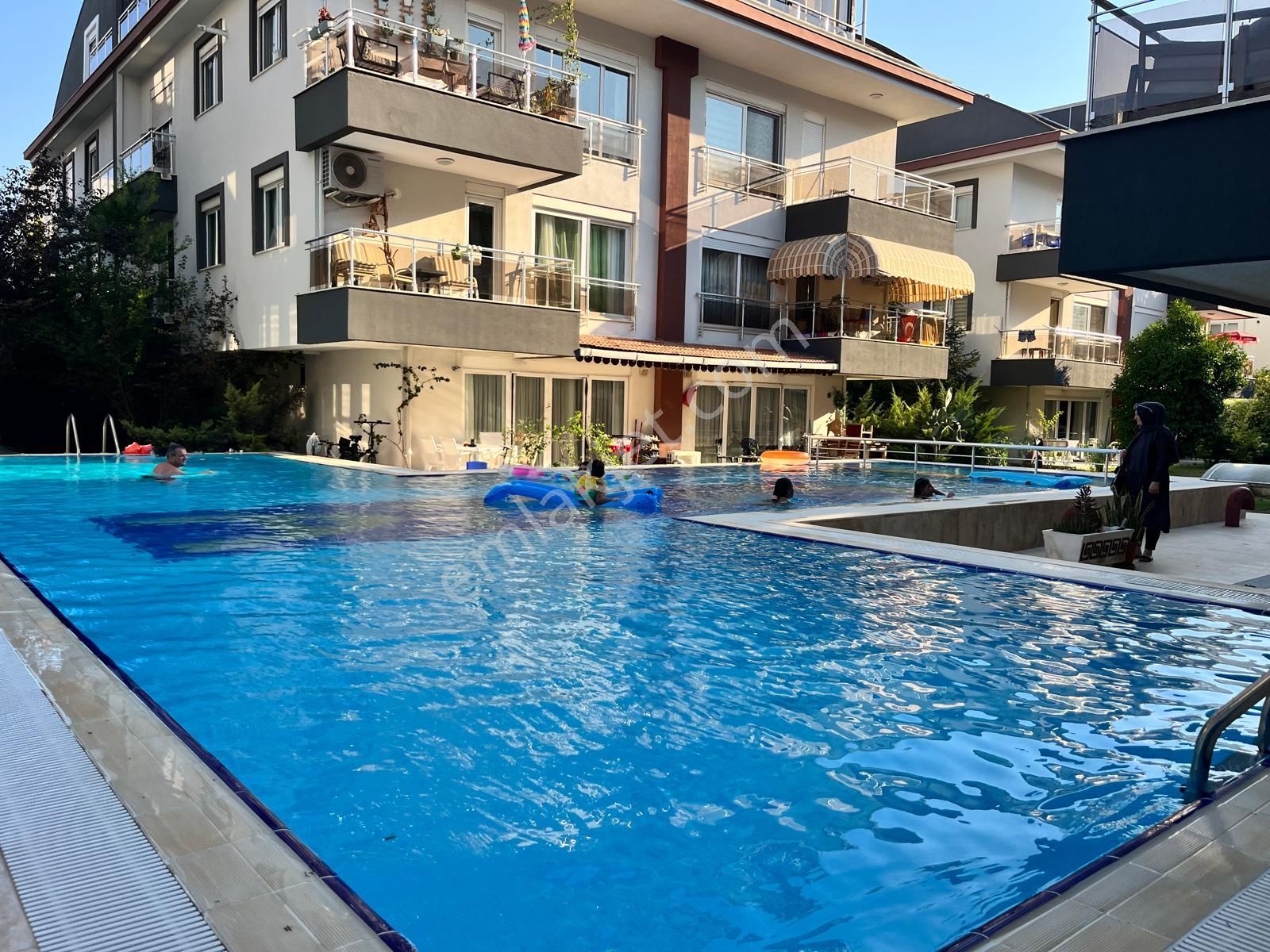 Açık Ve Kapalı Havuzlu Sitede, Doğalgazlı, İçi Yapılı 2+1 Rus Okulu Karşısı - Görsel 3
