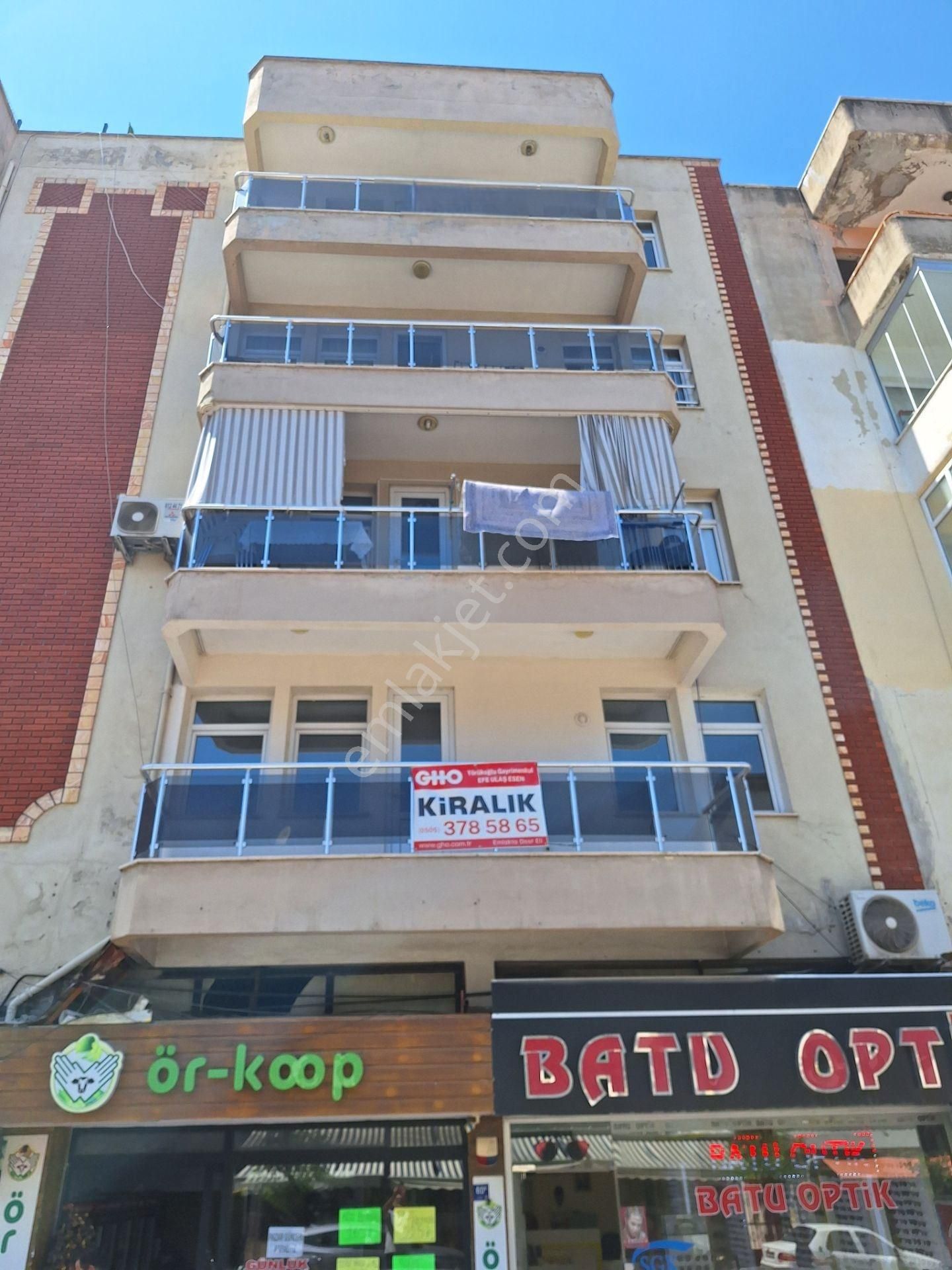 Kuşadası Merkezde Cadde Üzerinde Kiralık Çatı Dublex