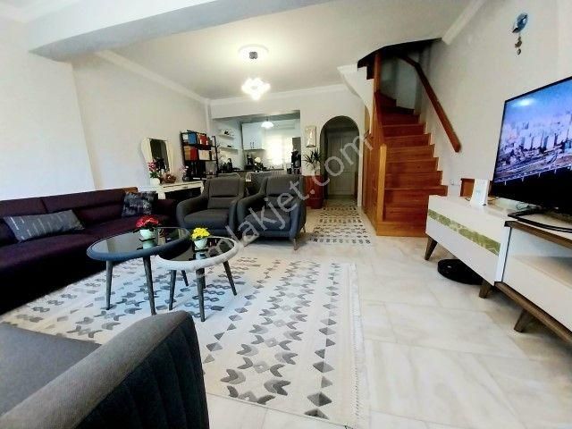 Foça Fevzi Çakmak Mahallesinde 3+1 Satılık Müstakil Ev
