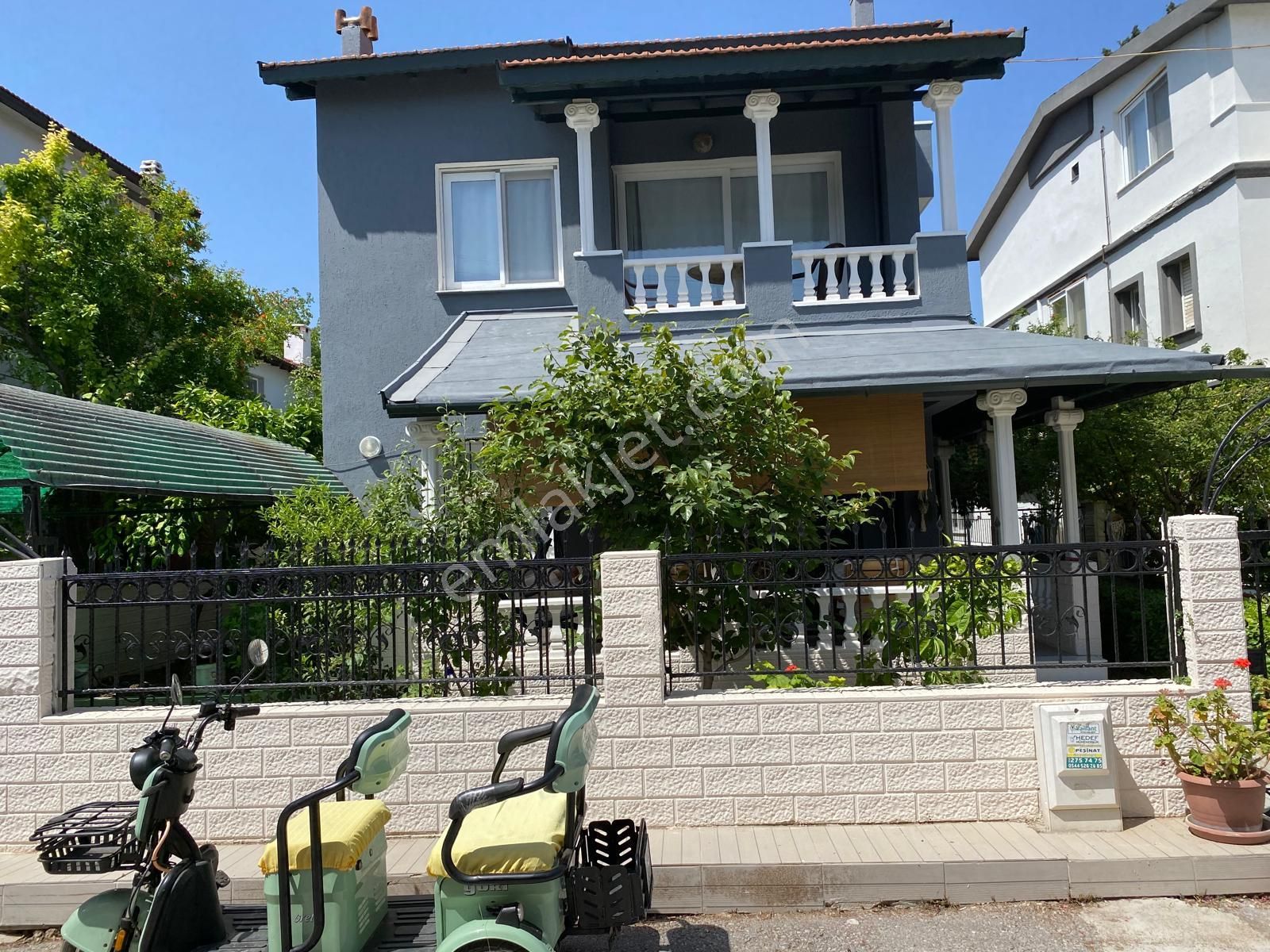 Çeşmealtında Mustakil Satılık Denize Yakın Villa.